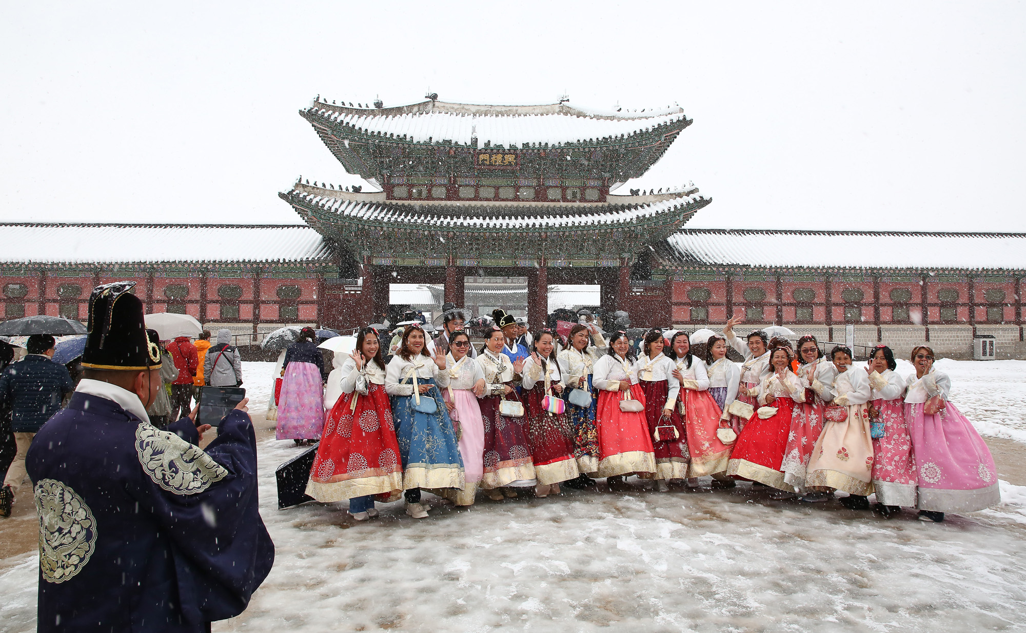 경복궁 외국인 첫눈 관광객