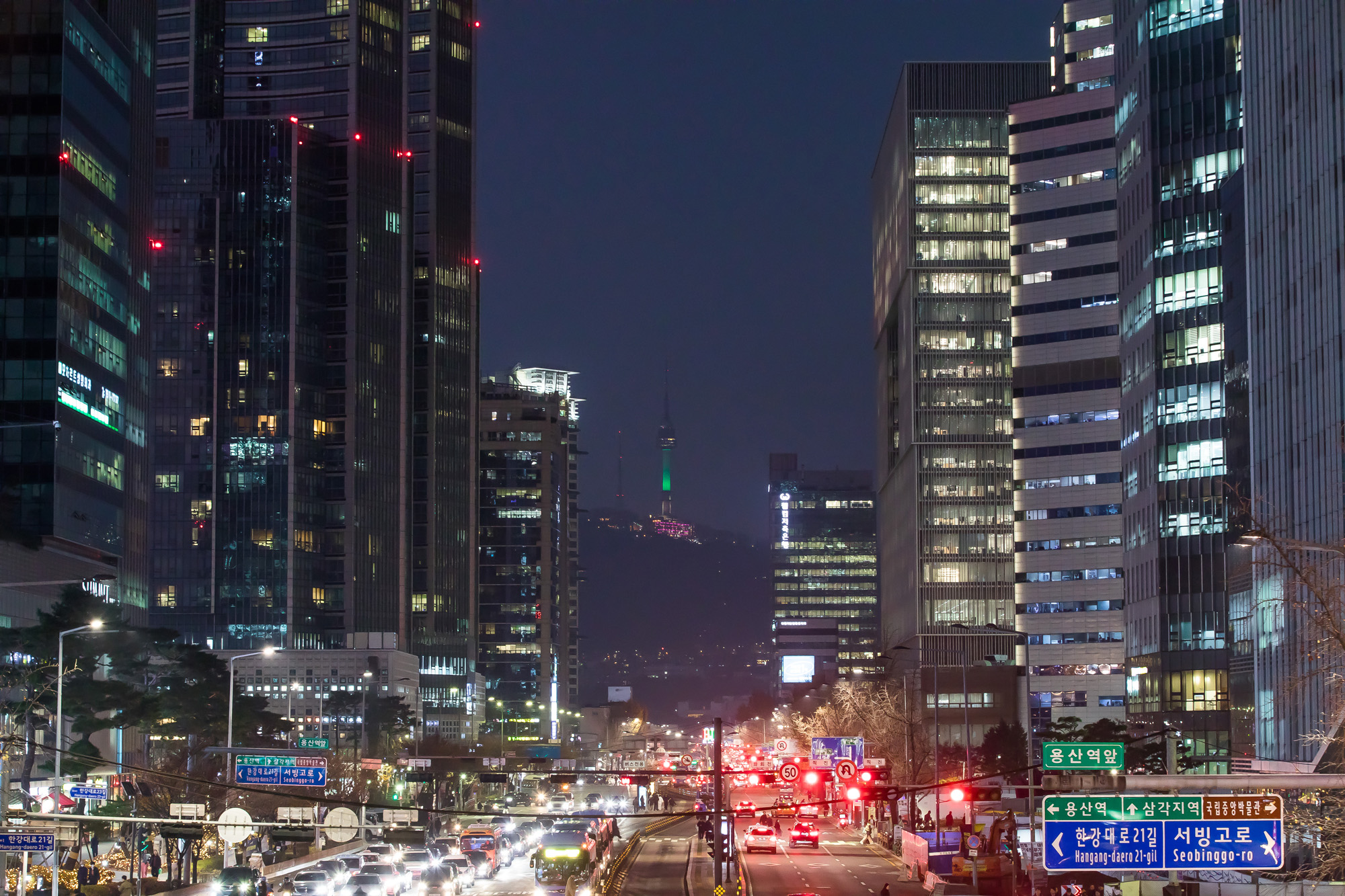 사회;세태;서울;서울색;서울을상징하는색;2025년서울색;그린오로라;서울그린오로라;남산서울타워그린오로라