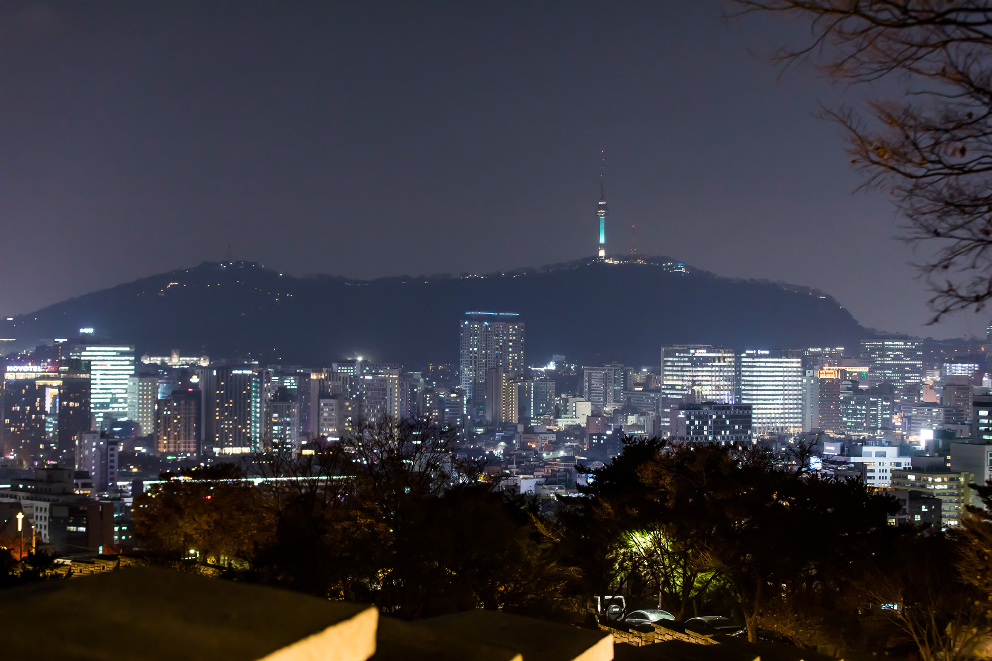 사회;세태;서울;서울색;서울을상징하는색;2025년서울색;그린오로라;서울그린오로라;남산서울타워그린오로라