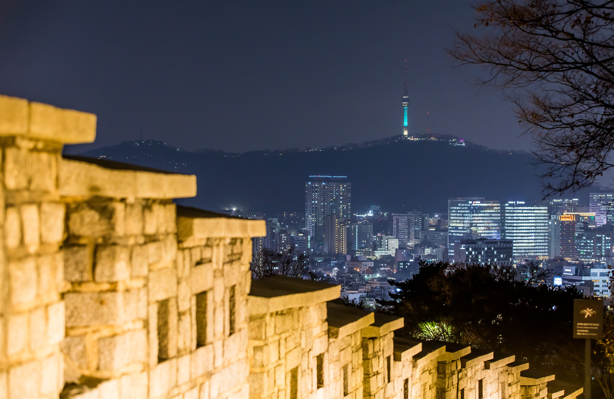 사회;세태;서울;서울색;서울을상징하는색;2025년서울색;그린오로라;서울그린오로라;남산서울타워그린오로라