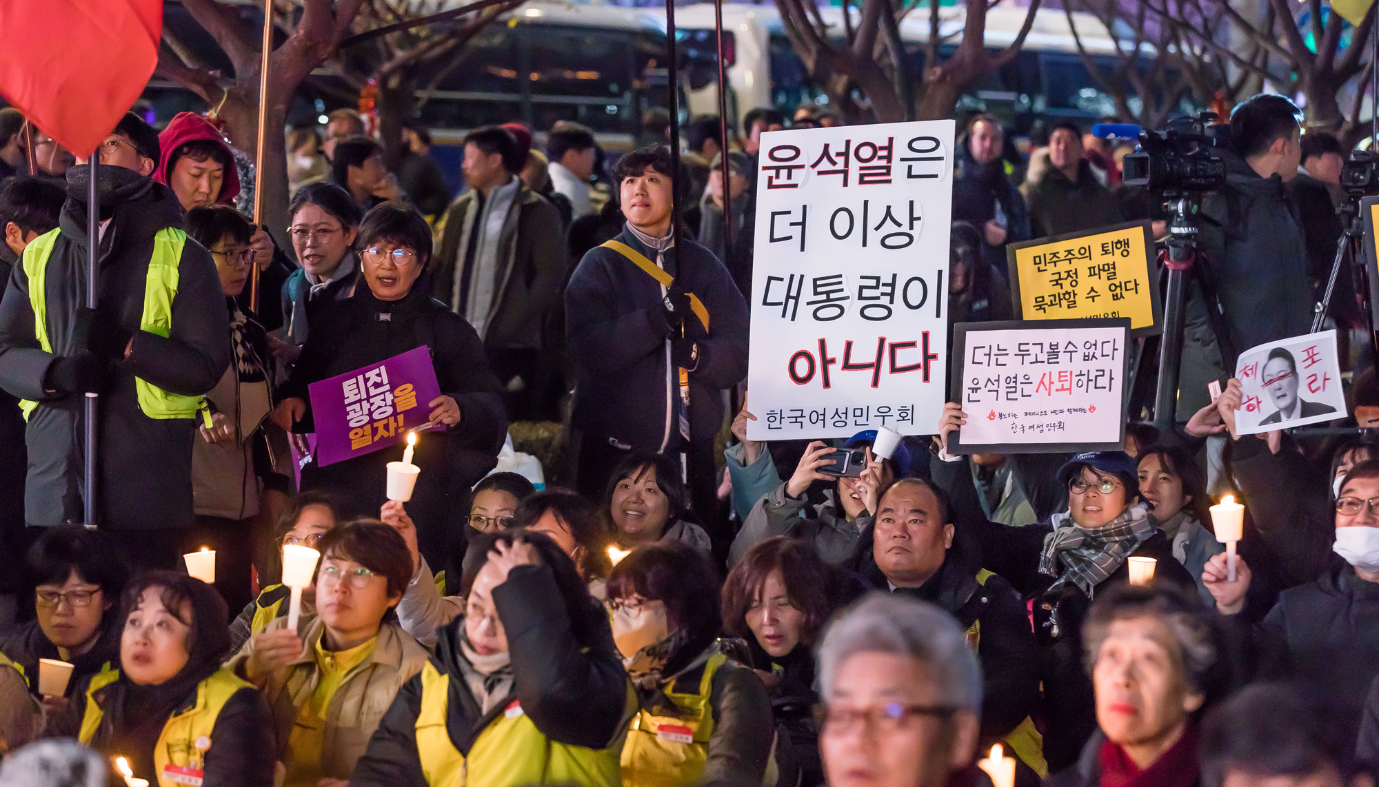 사회;집회;시위;촛불집회;윤석열탄핵촉구촛불집회;윤석열퇴진촉구촛불집회;계엄령해제촛불집회