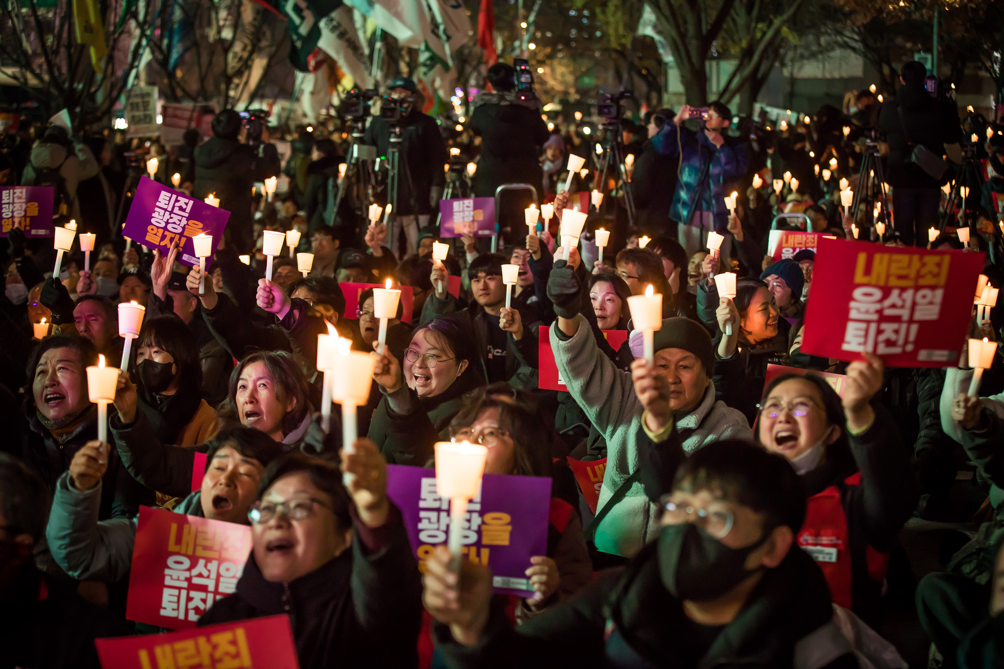 사회;집회;시위;촛불집회;윤석열탄핵촉구촛불집회;윤석열퇴진촉구촛불집회;계엄령해제촛불집회