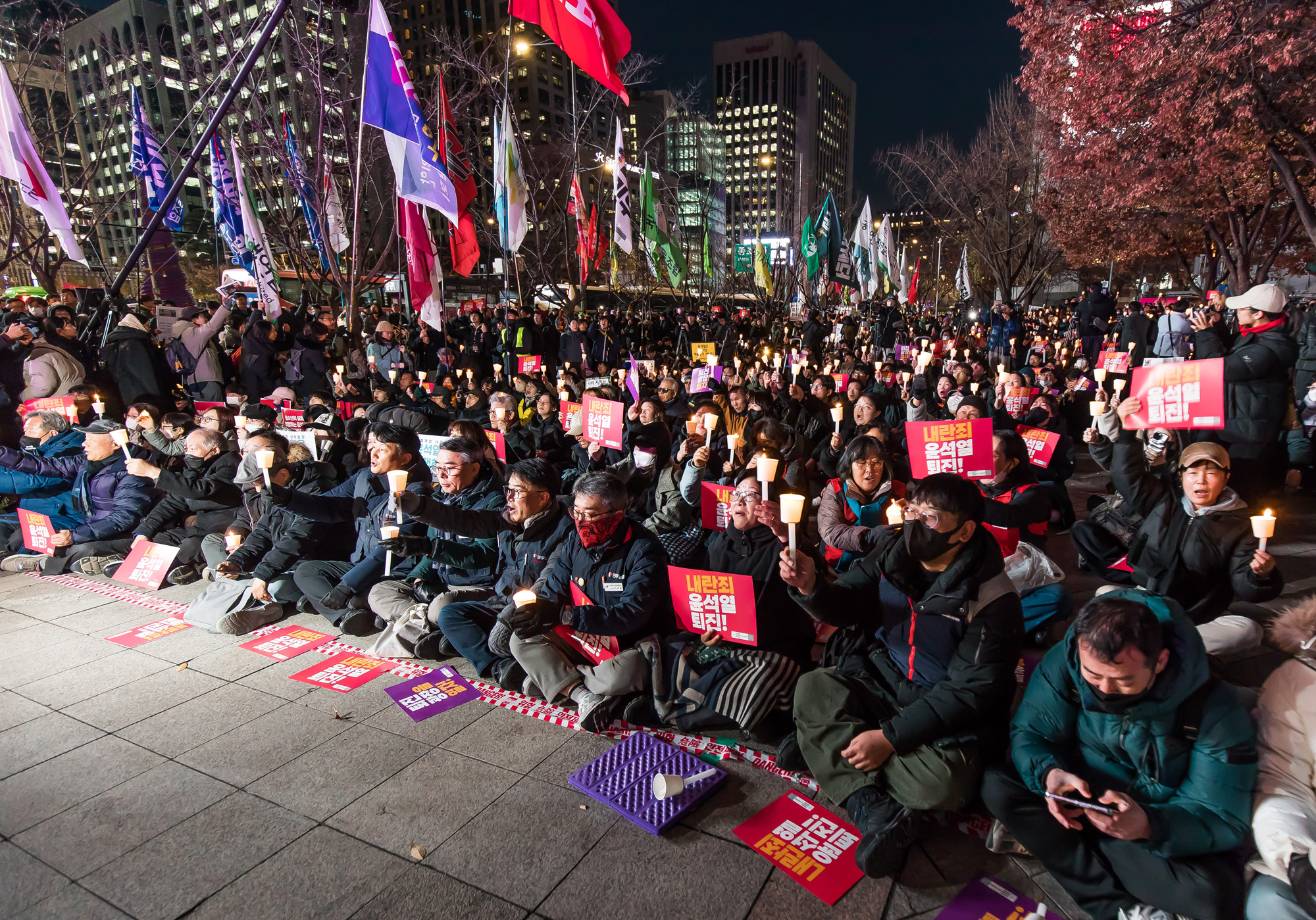 사회;집회;시위;촛불집회;윤석열탄핵촉구촛불집회;윤석열퇴진촉구촛불집회;계엄령해제촛불집회