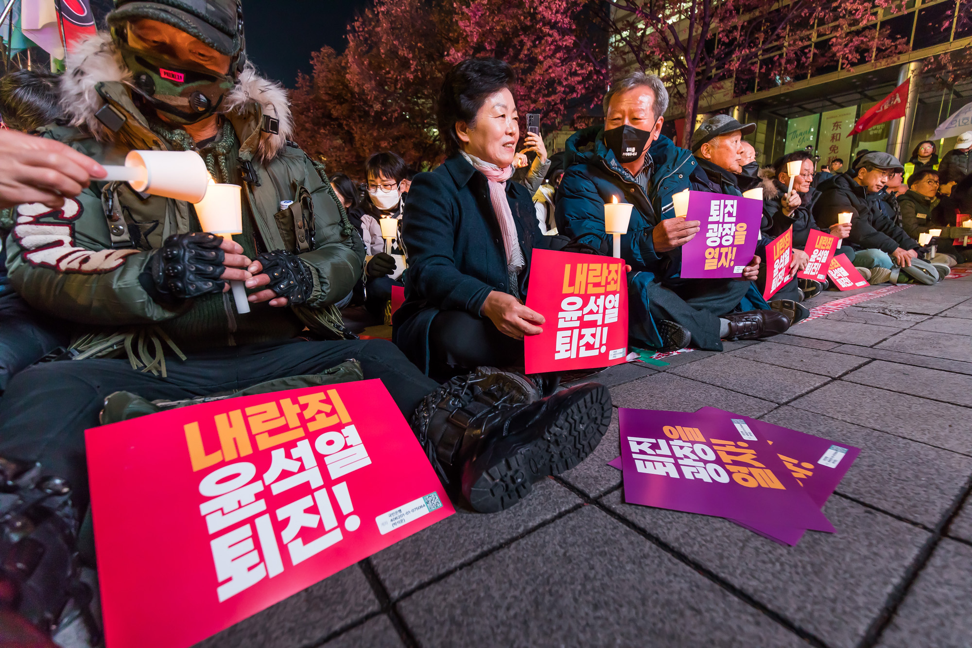 사회;집회;시위;촛불집회;윤석열탄핵촉구촛불집회;윤석열퇴진촉구촛불집회;계엄령해제촛불집회