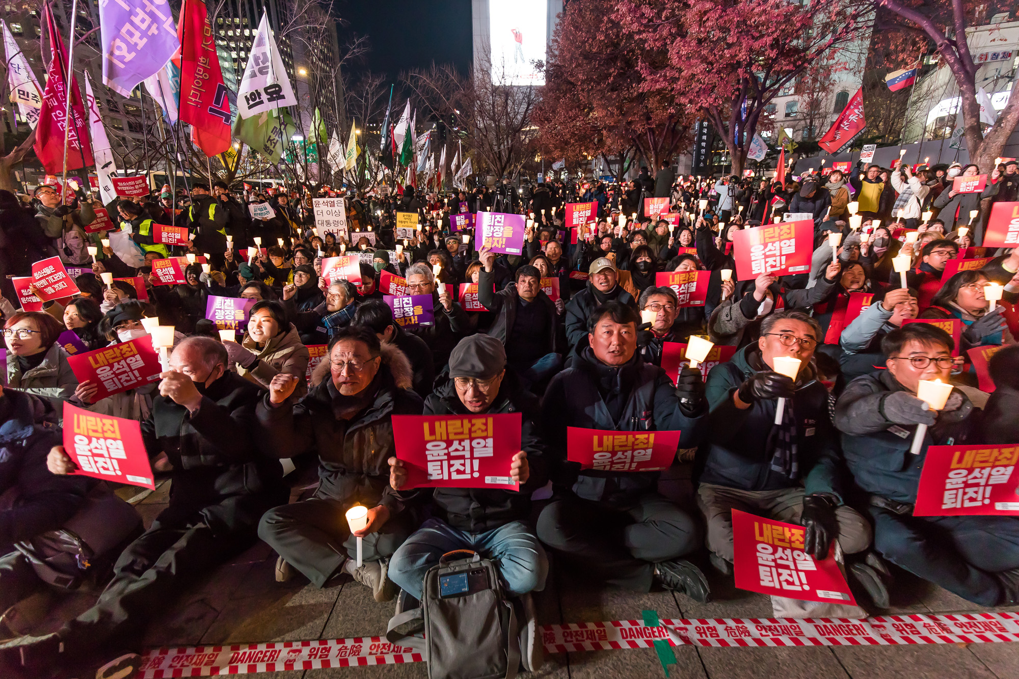 사회;집회;시위;촛불집회;윤석열탄핵촉구촛불집회;윤석열퇴진촉구촛불집회;계엄령해제촛불집회