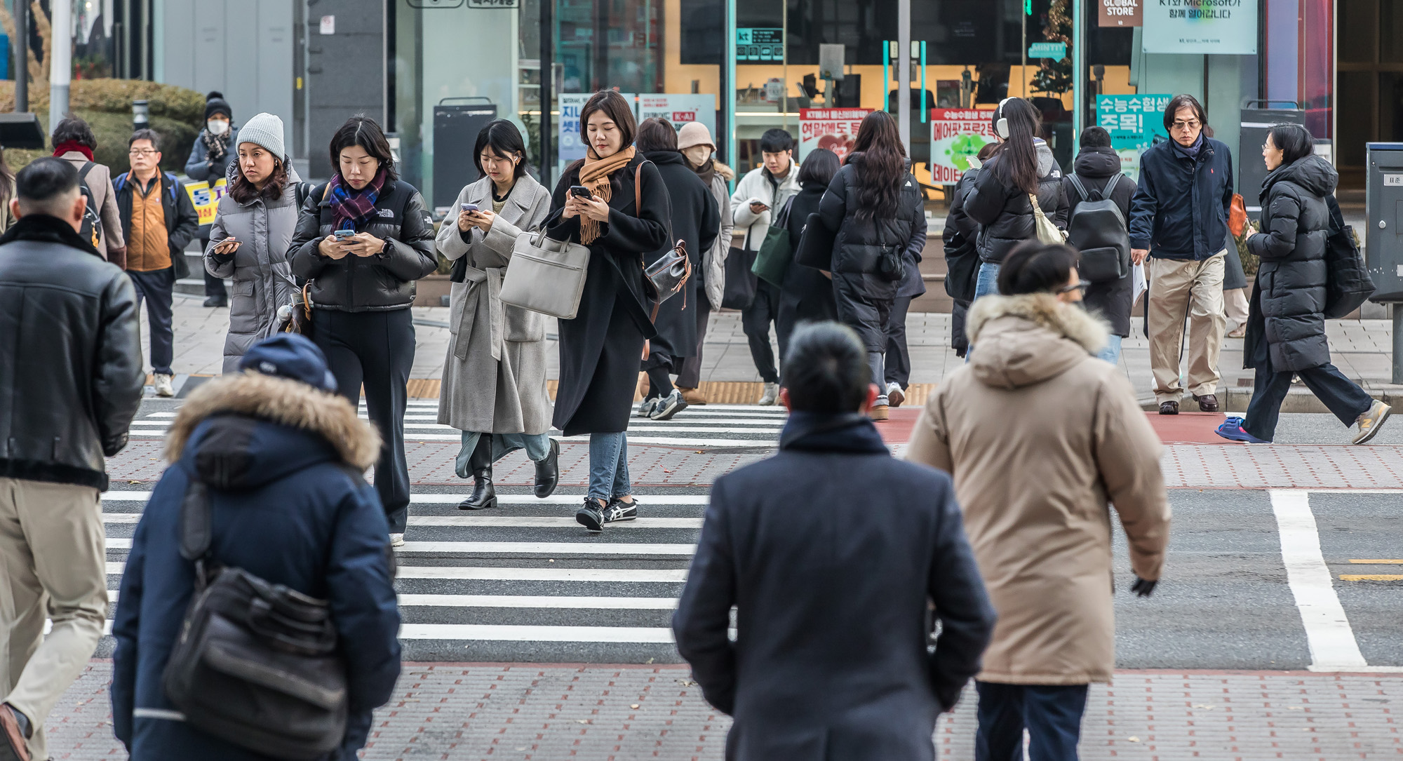 사회;경제;정치불확실성;비상계엄후폭풍;한국경제파장;종로구횡단보도;직장인횡단보도