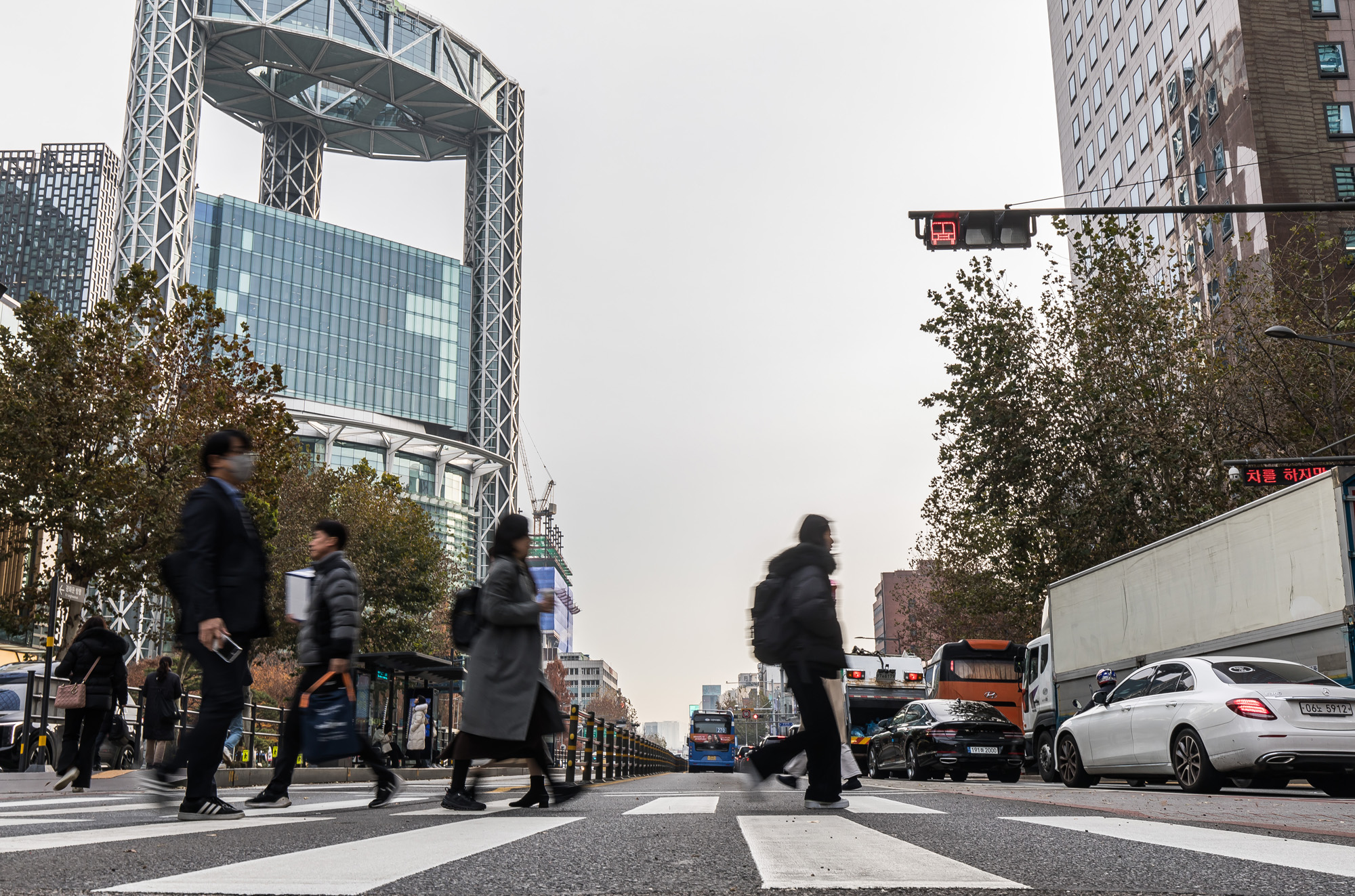 사회;경제;정치불확실성;비상계엄후폭풍;한국경제파장;종로구횡단보도;직장인횡단보도