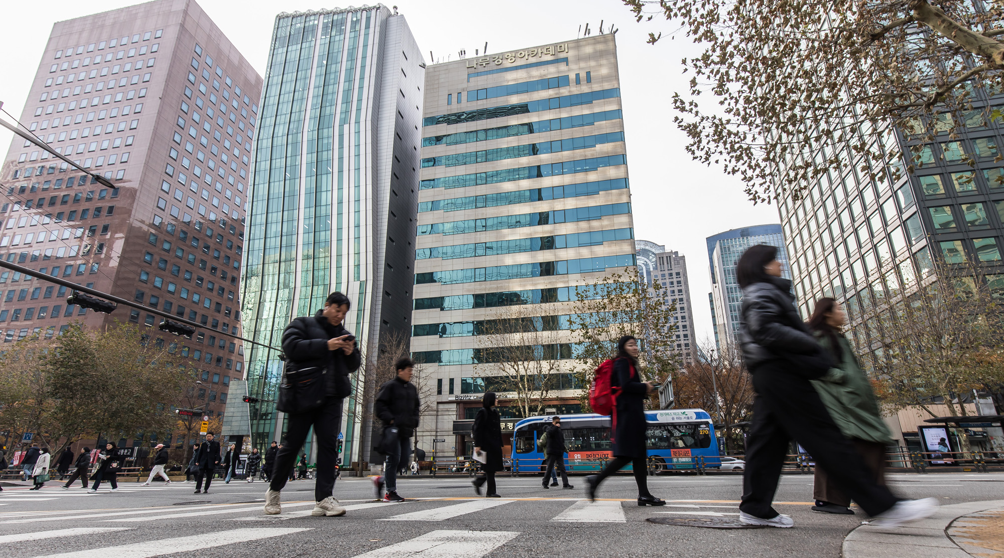 사회;경제;정치불확실성;비상계엄후폭풍;한국경제파장;종로구횡단보도;직장인횡단보도