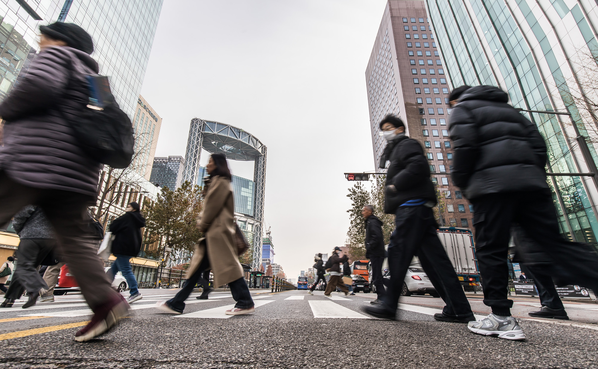 사회;경제;정치불확실성;비상계엄후폭풍;한국경제파장;종로구횡단보도;직장인횡단보도
