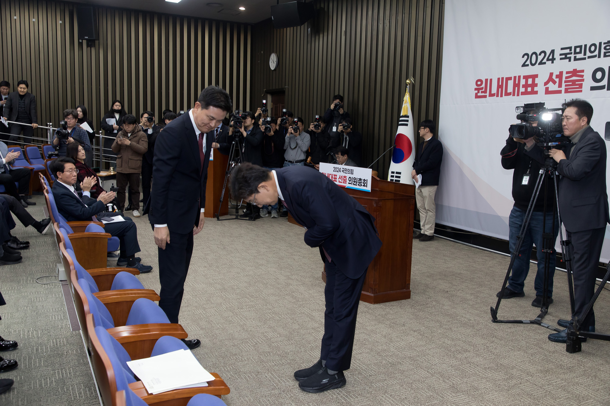 정치;국회;국민의힘;의원총회;권성동;원내대표