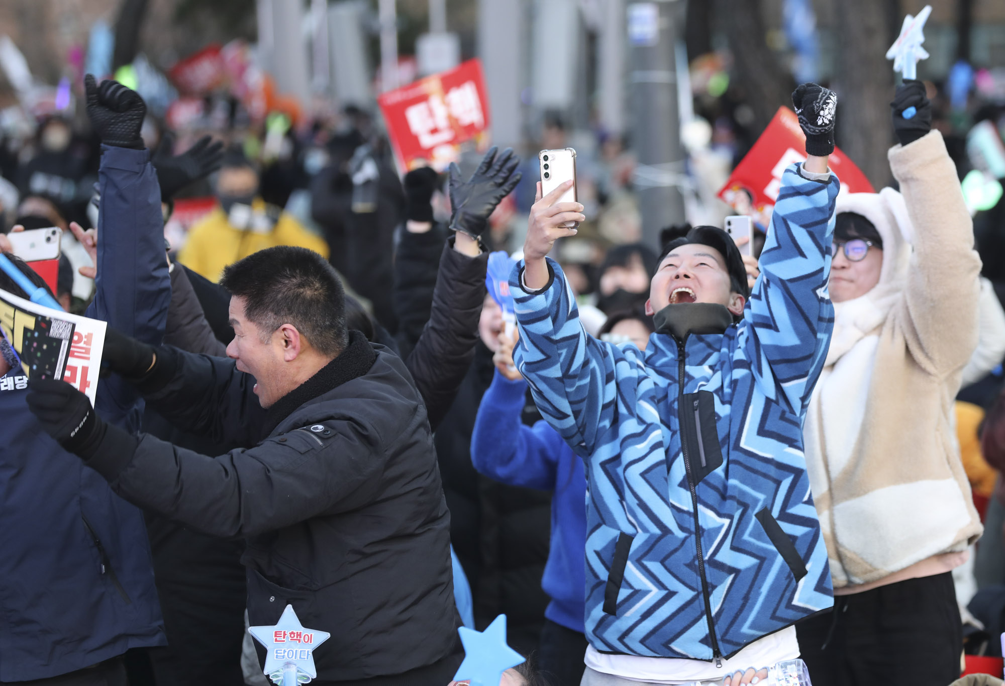 윤석열탄핵;윤석열여의도집회;탄핵집회;응원봉;탄핵소추안가결;윤석열하야