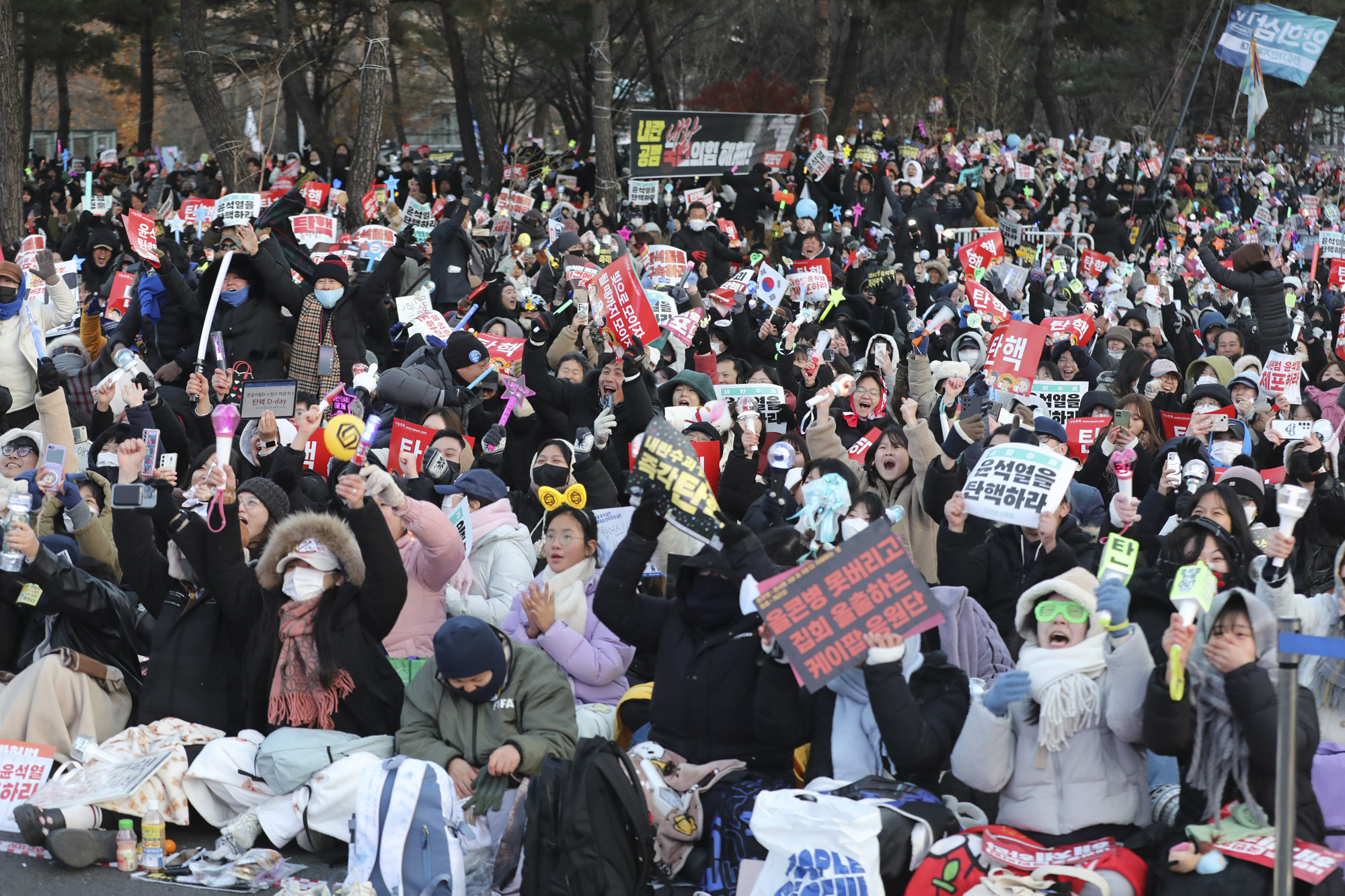 윤석열탄핵;윤석열여의도집회;탄핵집회;응원봉;탄핵소추안가결;윤석열하야