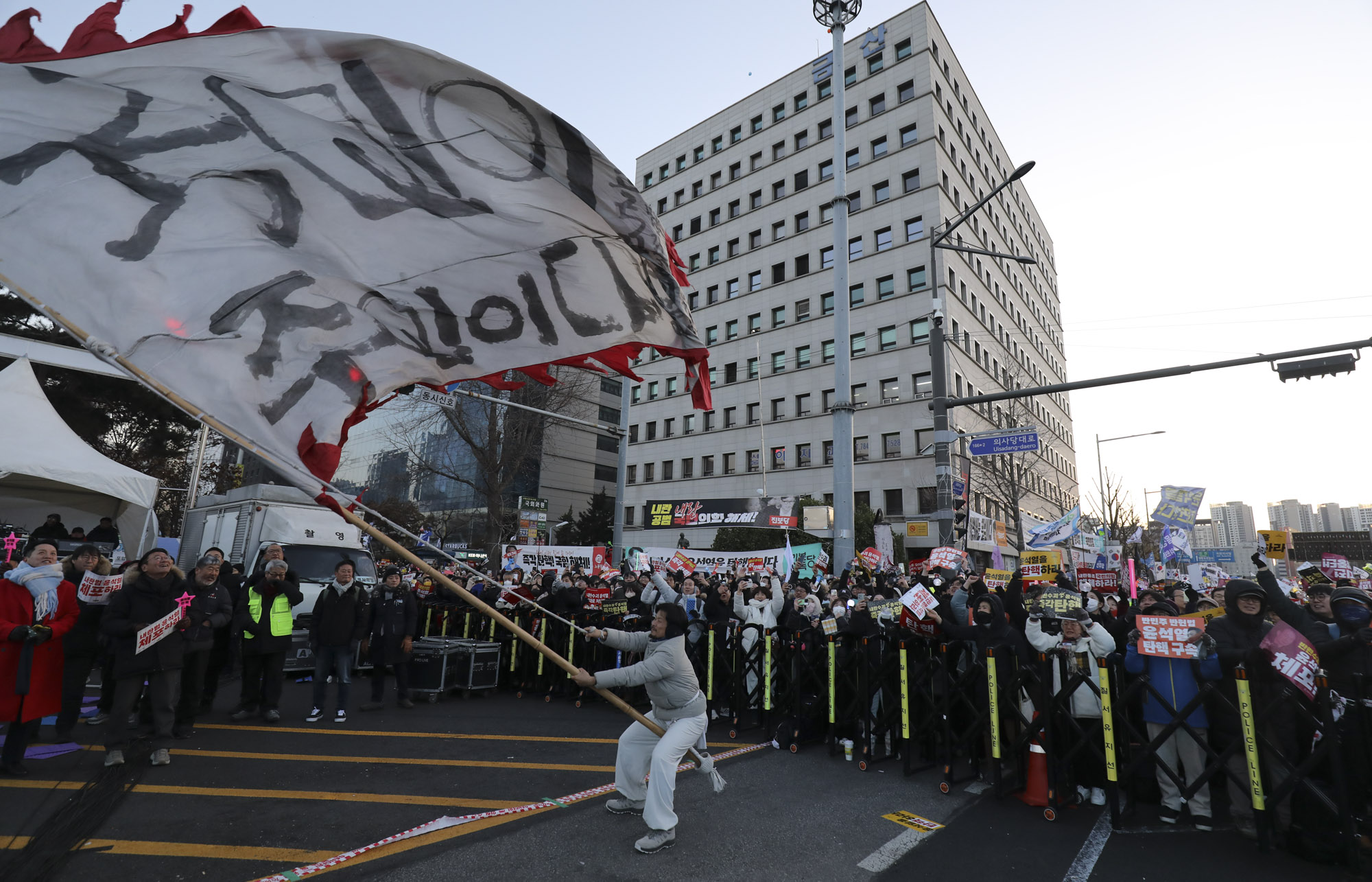 윤석열탄핵;윤석열여의도집회;탄핵집회;응원봉;탄핵소추안가결;윤석열하야