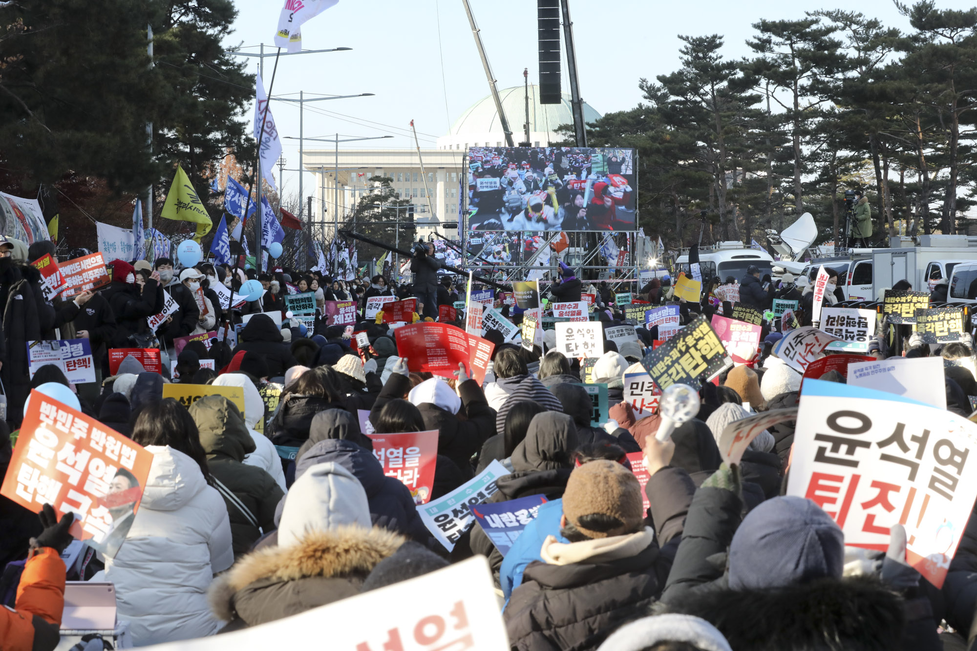 윤석열탄핵;윤석열탄핵집회;윤석열여의도집회;윤석열탄핵가결;여의도응원봉;촛불집회