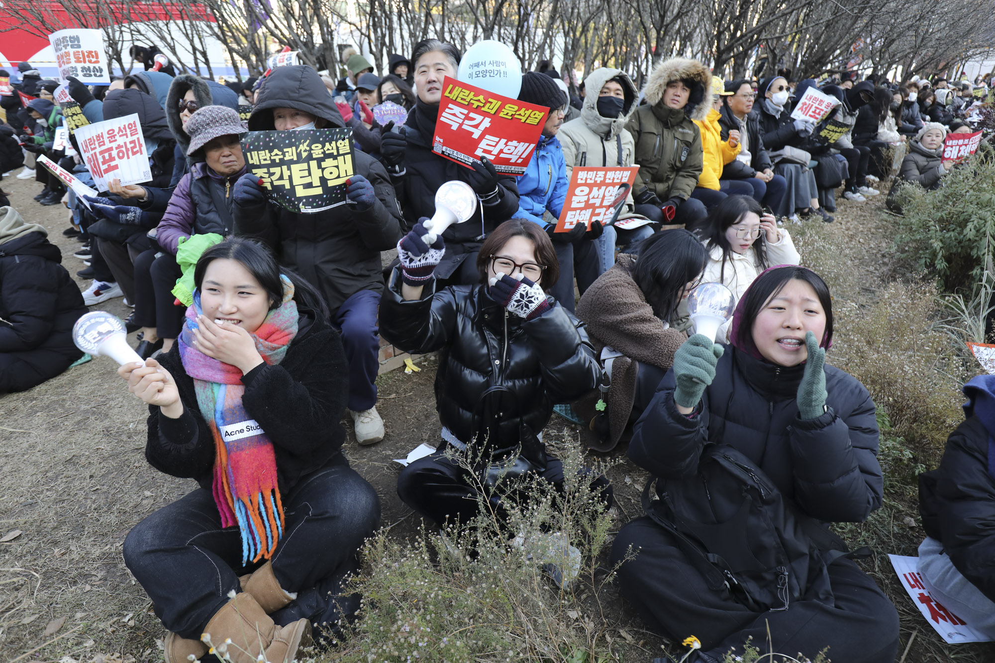 윤석열탄핵;윤석열탄핵집회;윤석열여의도집회;윤석열탄핵가결;여의도응원봉;촛불집회