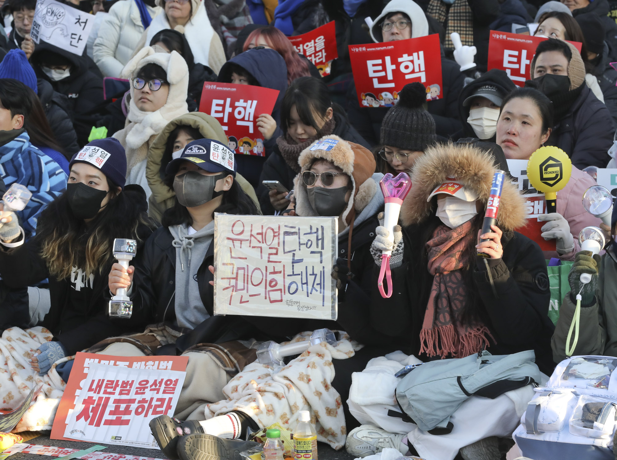 윤석열탄핵;윤석열탄핵집회;윤석열여의도집회;윤석열탄핵가결;여의도응원봉;촛불집회
