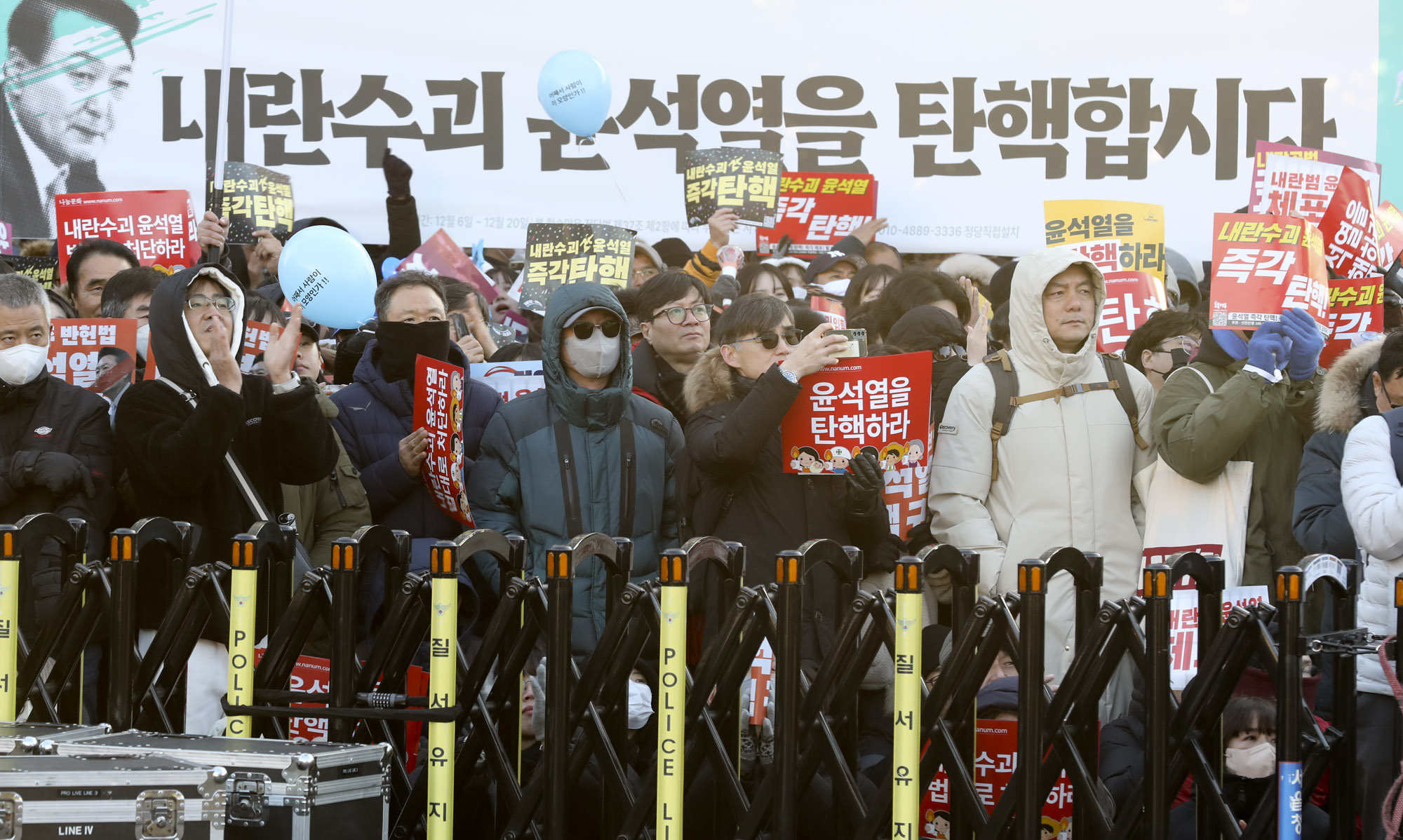 윤석열탄핵;윤석열탄핵집회;윤석열여의도집회;윤석열탄핵가결;여의도응원봉;촛불집회