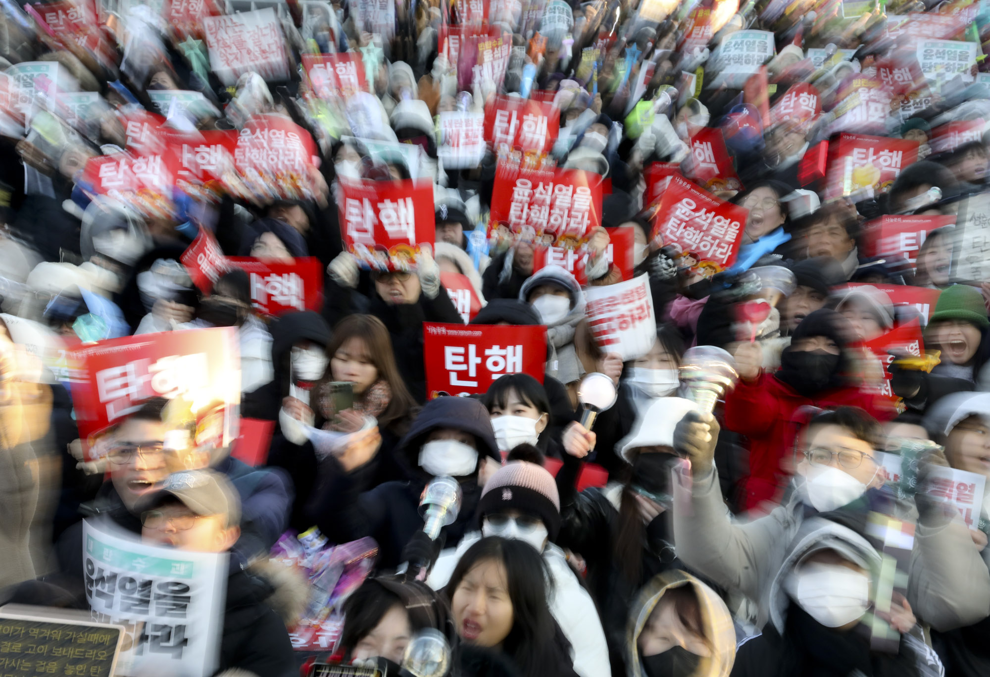 윤석열탄핵;윤석열탄핵집회;윤석열여의도집회;윤석열탄핵가결;여의도응원봉;촛불집회