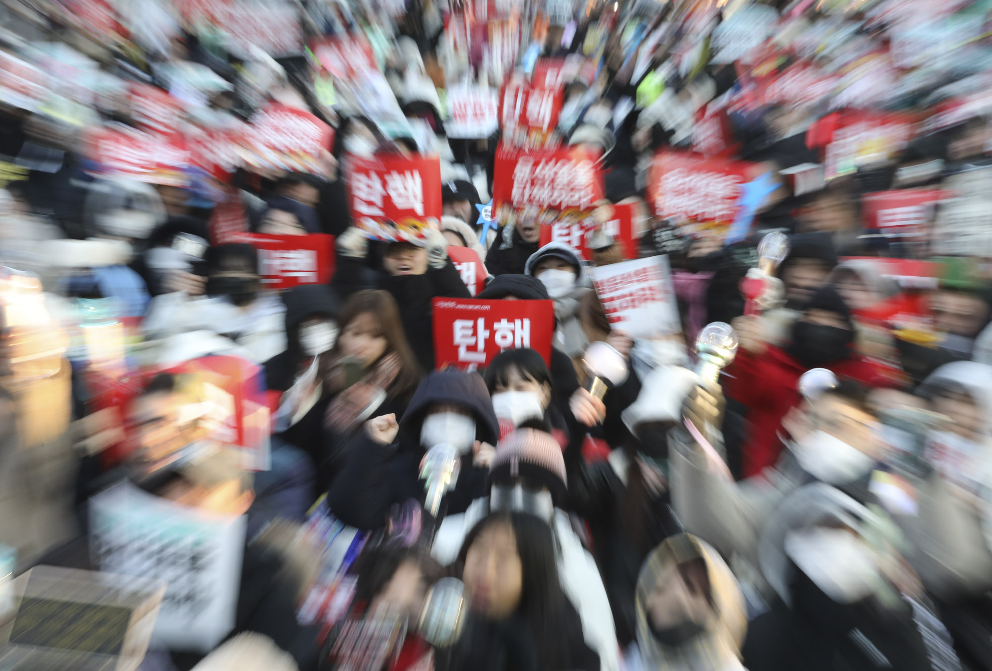 윤석열탄핵;윤석열탄핵집회;윤석열여의도집회;윤석열탄핵가결;여의도응원봉;촛불집회