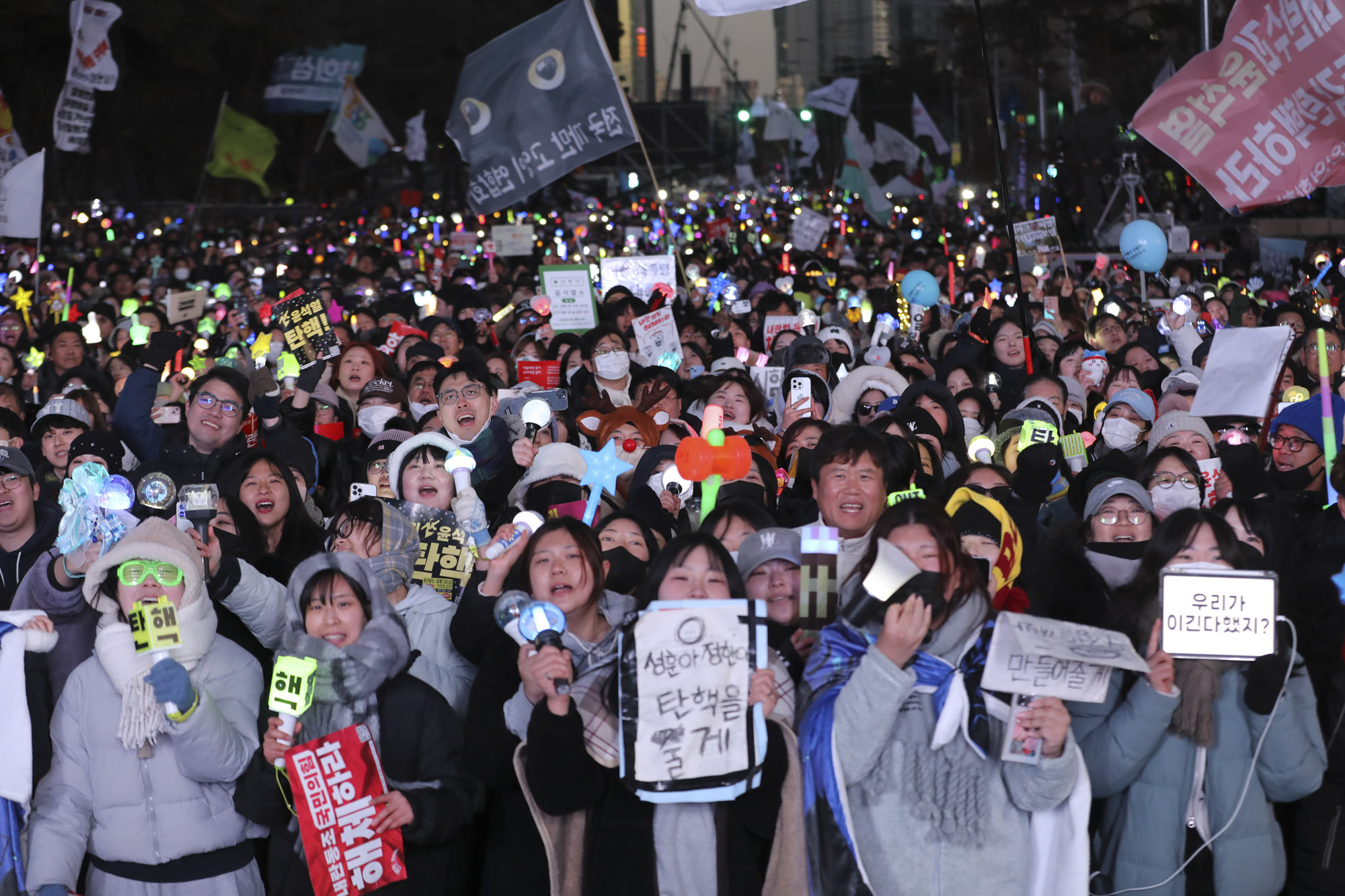 윤석열탄핵;윤석열탄핵집회;윤석열여의도집회;윤석열탄핵가결;여의도응원봉;촛불집회