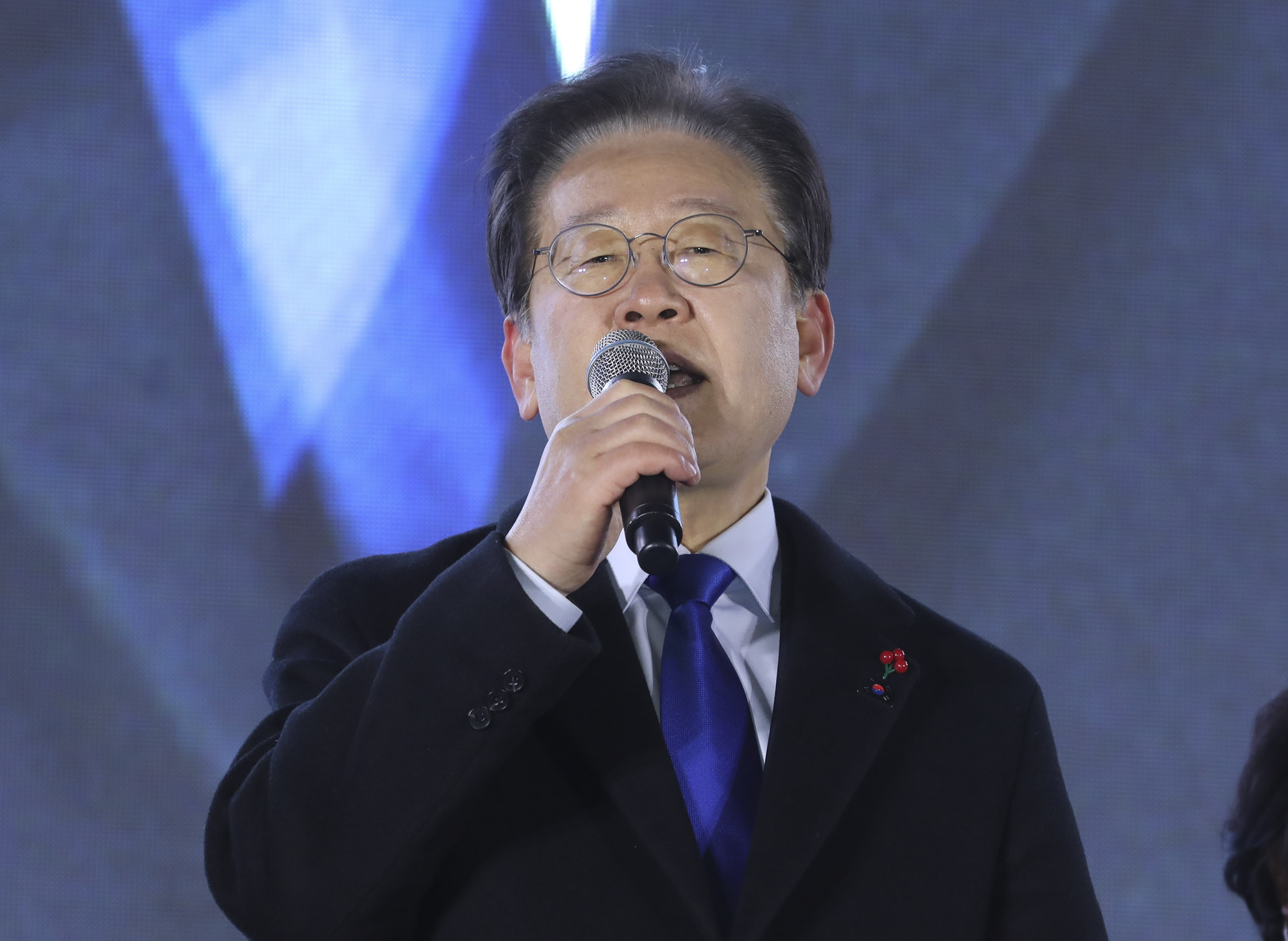 윤석열탄핵;윤석열탄핵집회;윤석열여의도집회;윤석열탄핵가결;여의도응원봉;촛불집회