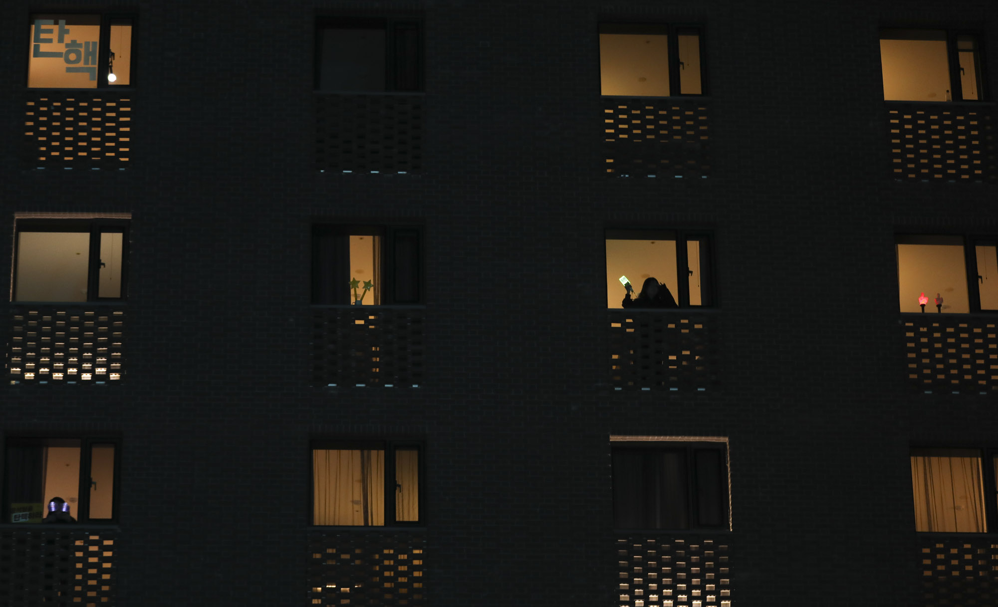 윤석열탄핵;윤석열탄핵집회;윤석열여의도집회;윤석열탄핵가결;여의도응원봉;촛불집회