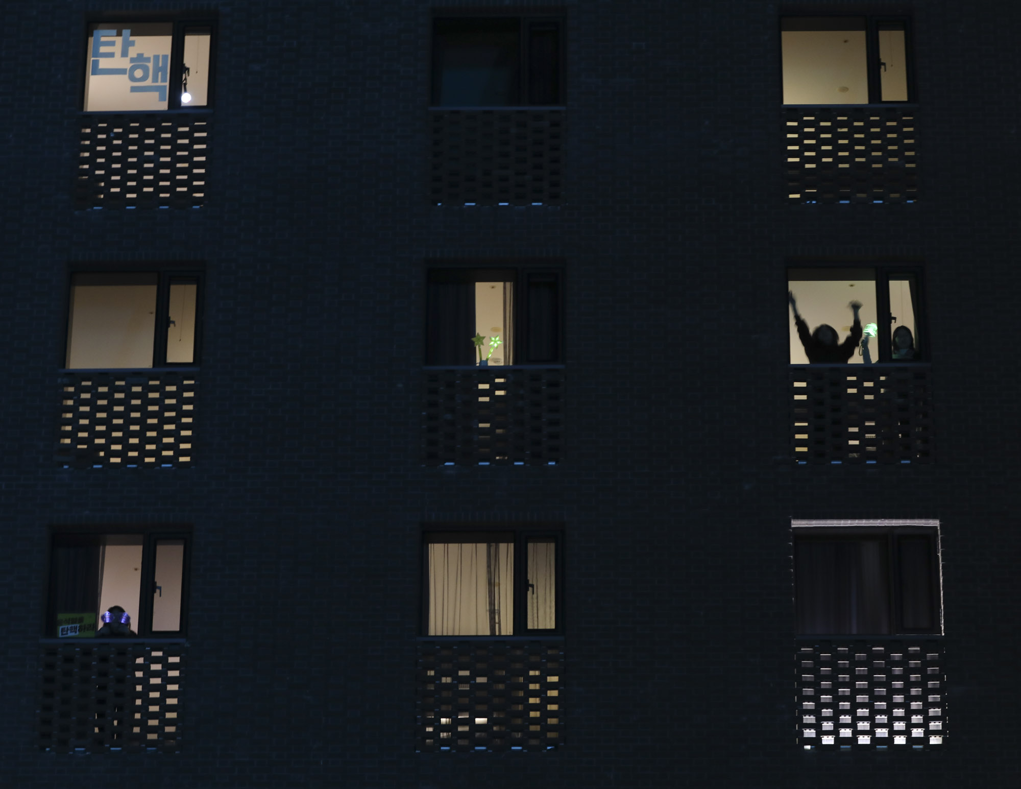 윤석열탄핵;윤석열탄핵집회;윤석열여의도집회;윤석열탄핵가결;여의도응원봉;촛불집회