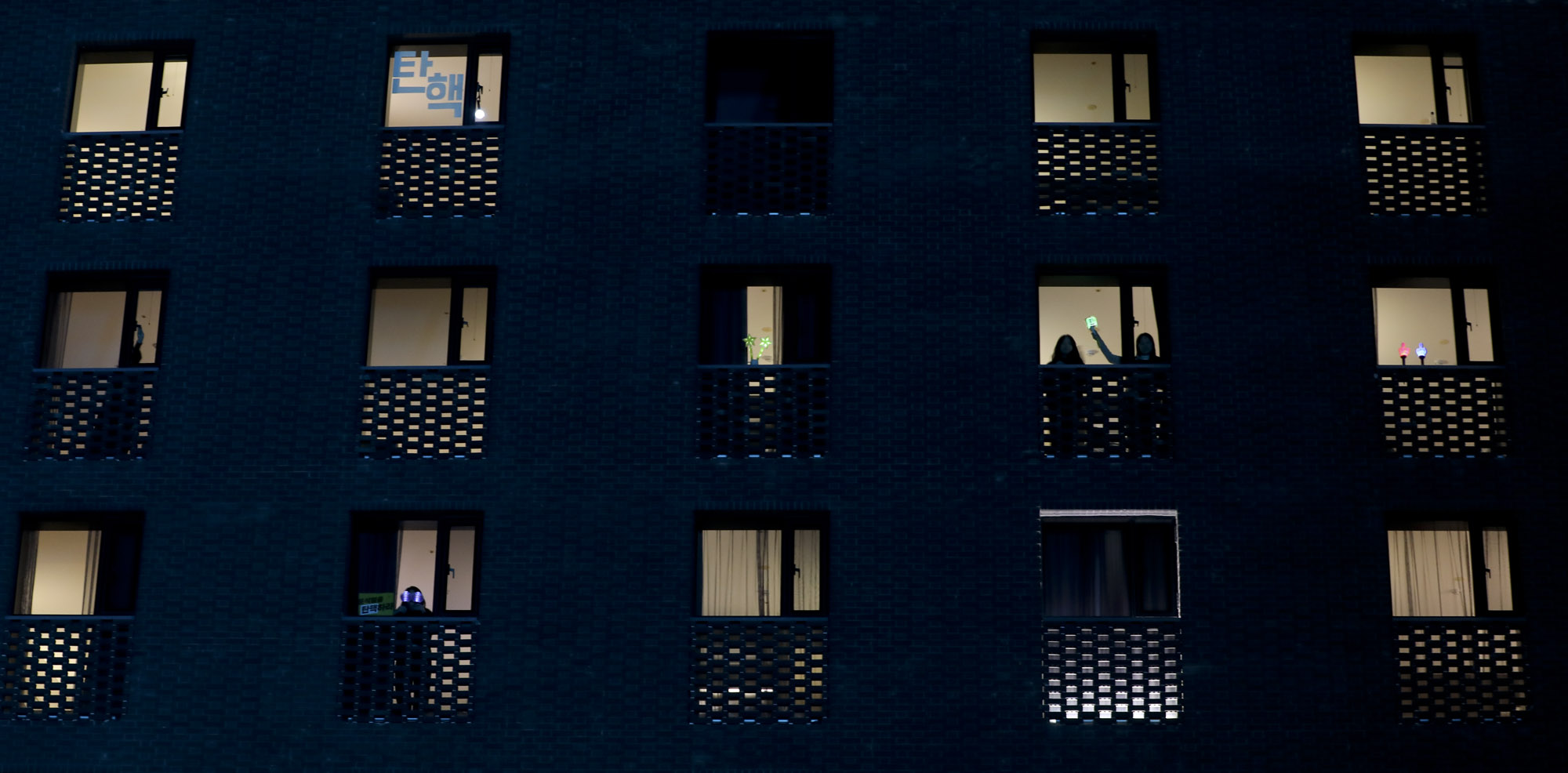 윤석열탄핵;윤석열탄핵집회;윤석열여의도집회;윤석열탄핵가결;여의도응원봉;촛불집회