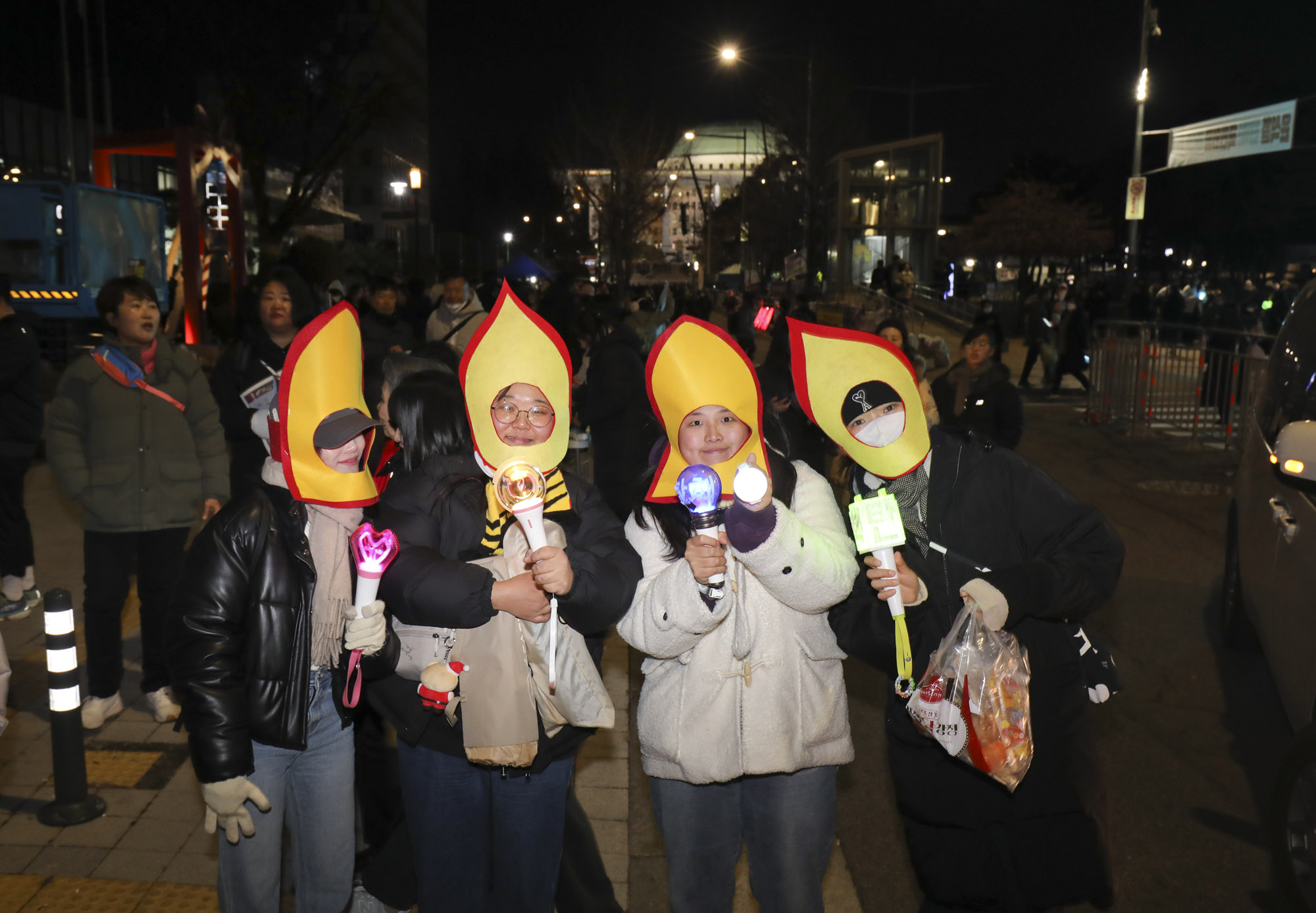 윤석열탄핵;윤석열탄핵집회;윤석열여의도집회;윤석열탄핵가결;여의도응원봉;촛불집회