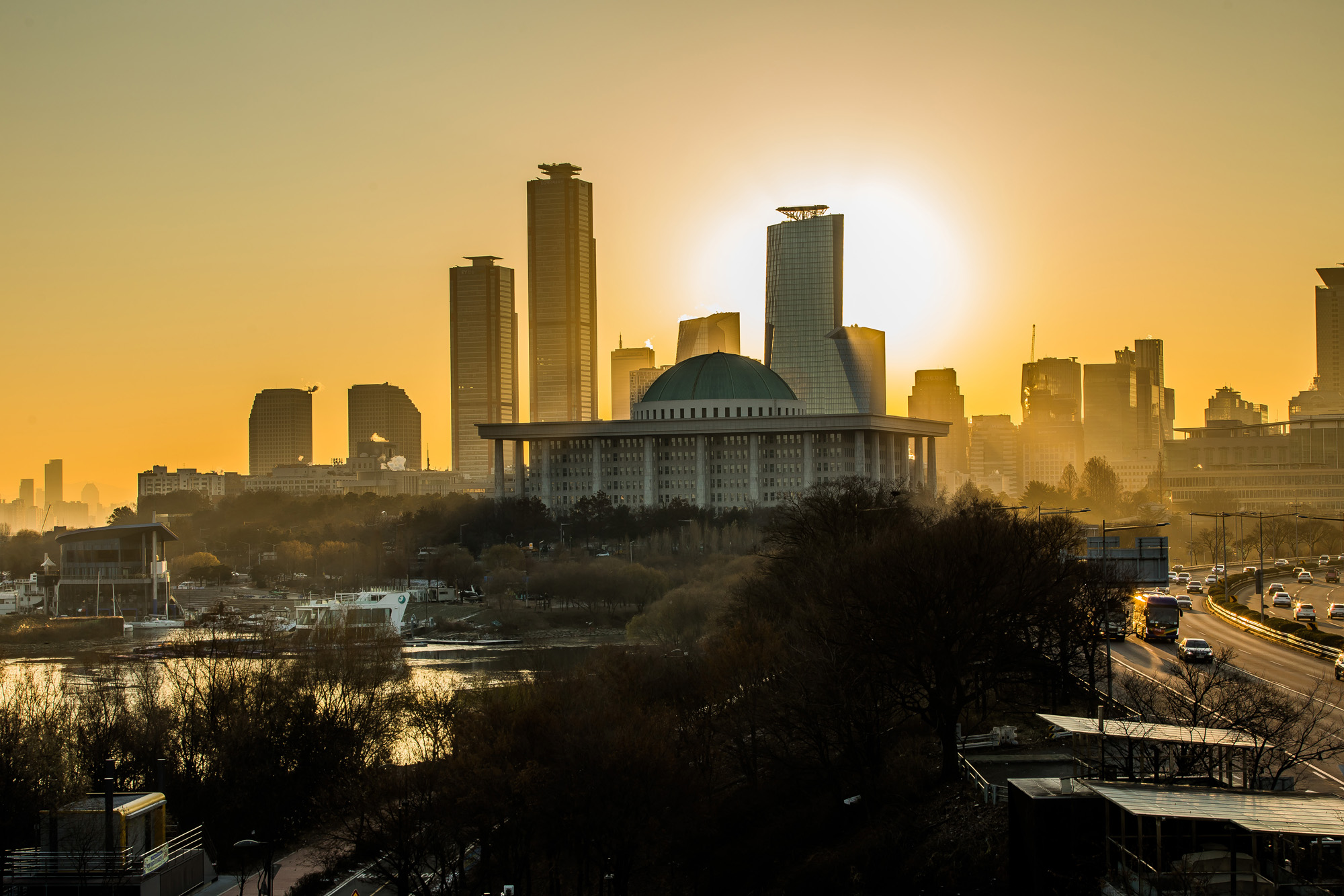 사회;일출스케치;떠오르는태양;새해일출;국회일출;국회의사당일출