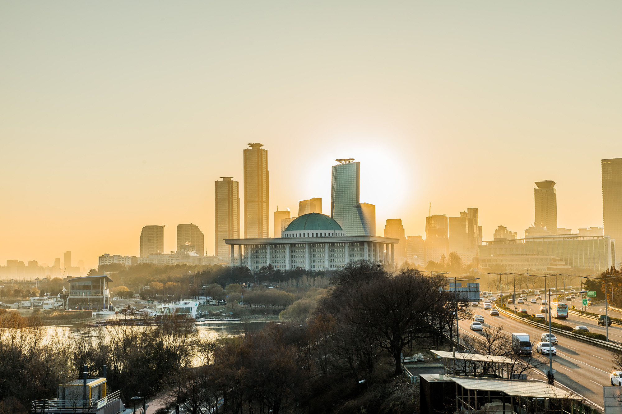 사회;일출스케치;떠오르는태양;새해일출;국회일출;국회의사당일출