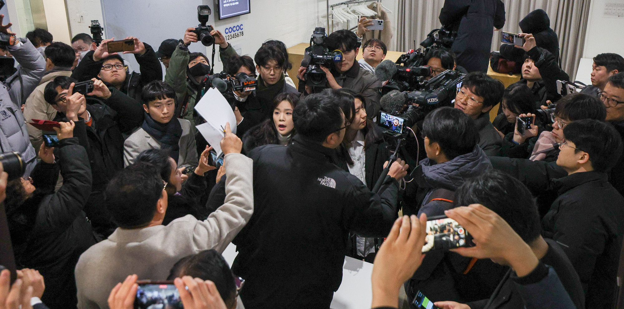 사회;정치;사건사고;계엄;12·3 비상계엄;내란사태;김용현전국방부장관;김용현변호인단기자회견;이하상;유승수;한국컨퍼런스센터