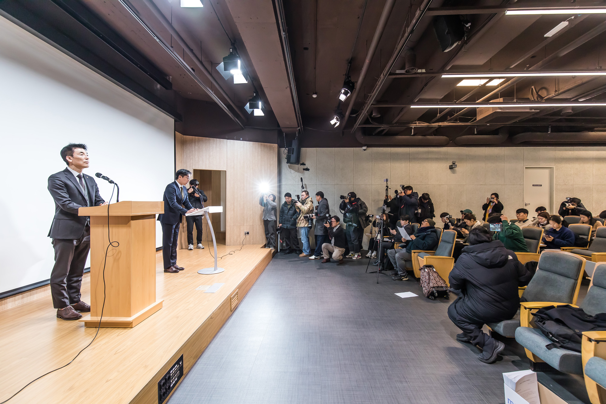 사회;정치;사건사고;계엄;12·3 비상계엄;내란사태;김용현전국방부장관;김용현변호인단기자회견;이하상;유승수;한국컨퍼런스센터