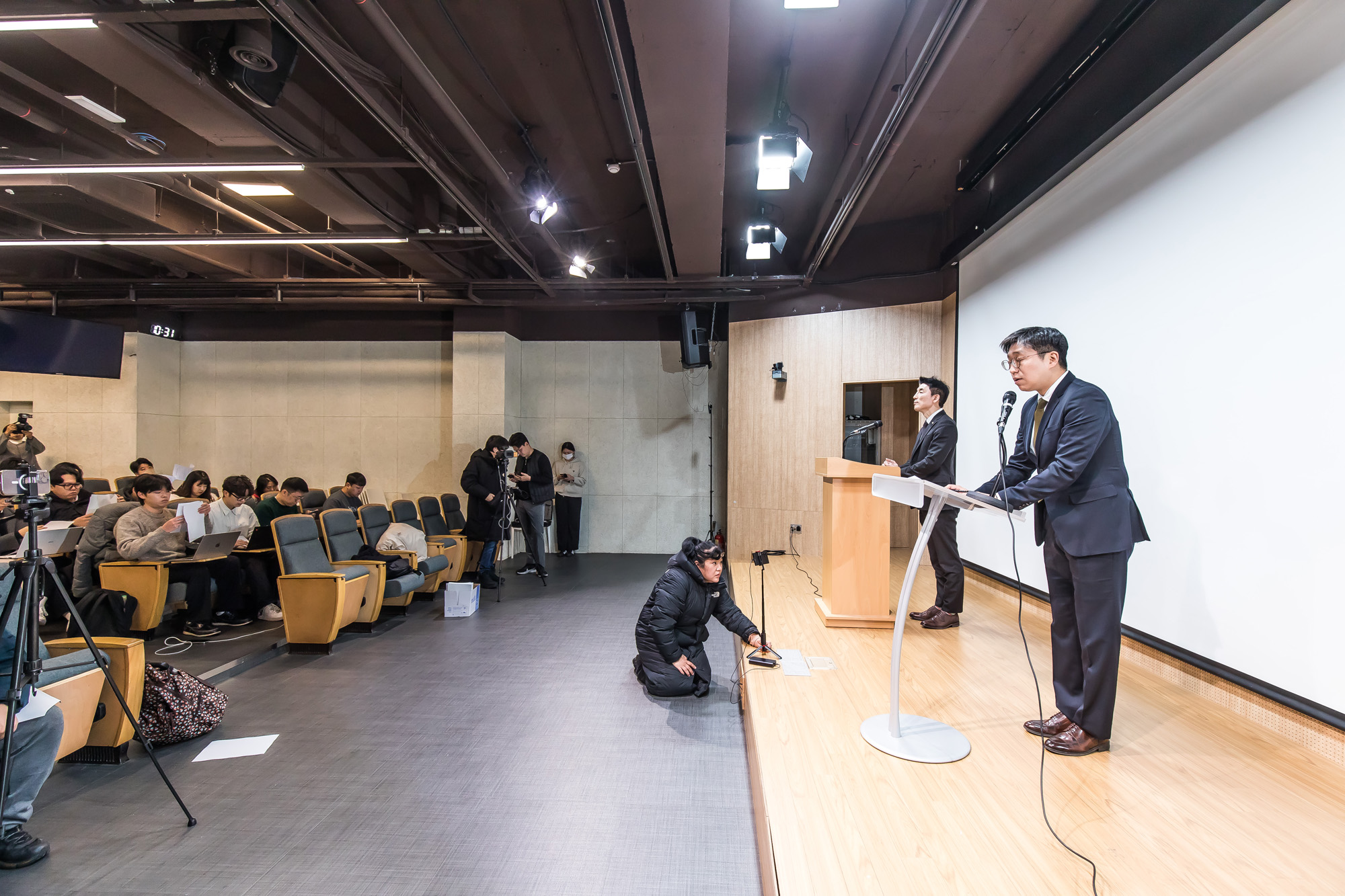 사회;정치;사건사고;계엄;12·3 비상계엄;내란사태;김용현전국방부장관;김용현변호인단기자회견;이하상;유승수;한국컨퍼런스센터