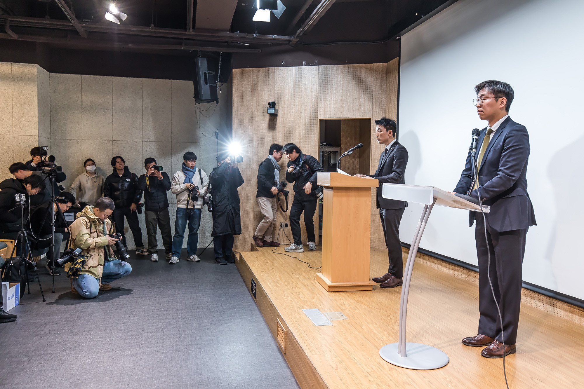 사회;정치;사건사고;계엄;12·3 비상계엄;내란사태;김용현전국방부장관;김용현변호인단기자회견;이하상;유승수;한국컨퍼런스센터