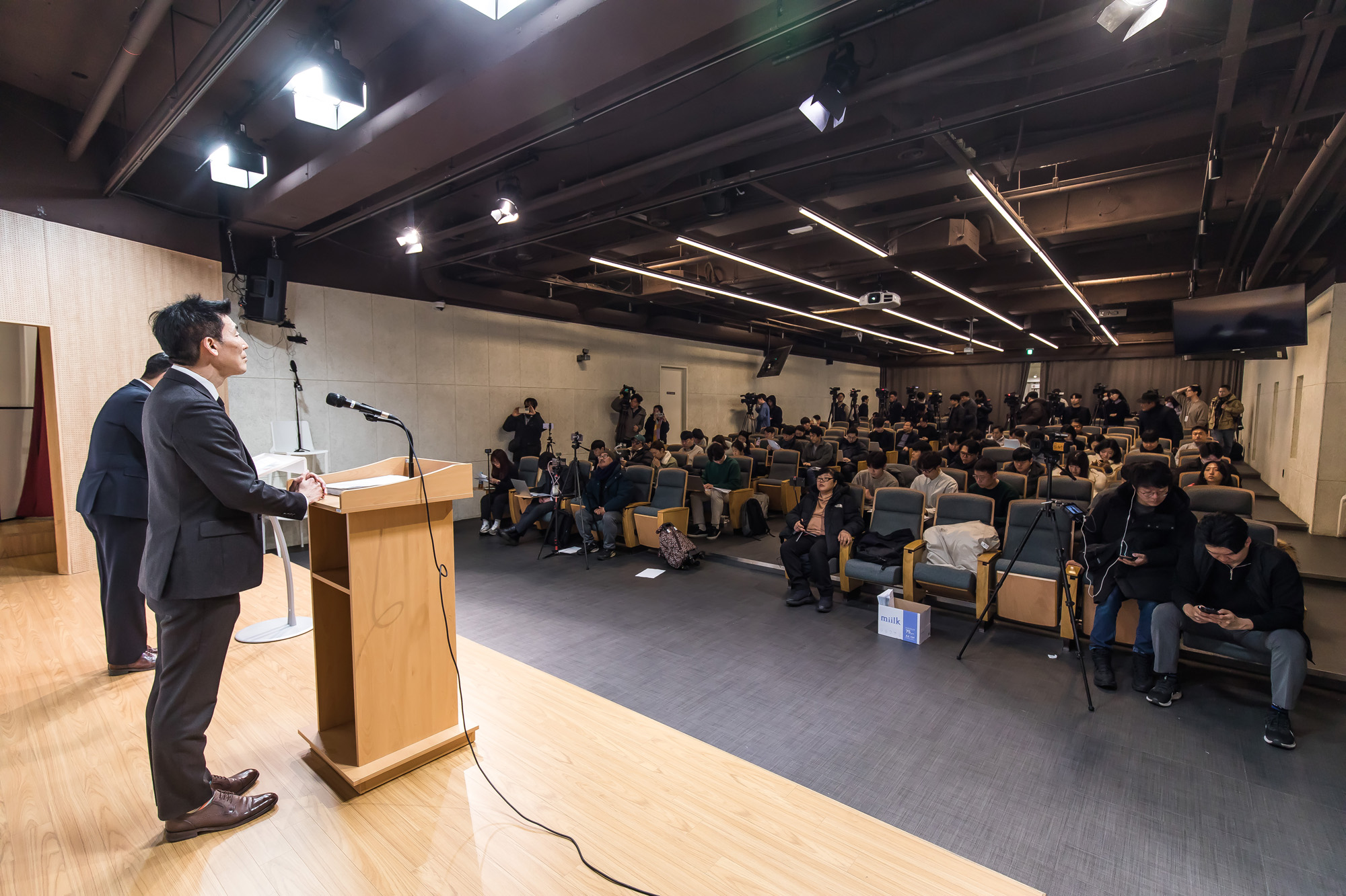 사회;정치;사건사고;계엄;12·3 비상계엄;내란사태;김용현전국방부장관;김용현변호인단기자회견;이하상;유승수;한국컨퍼런스센터