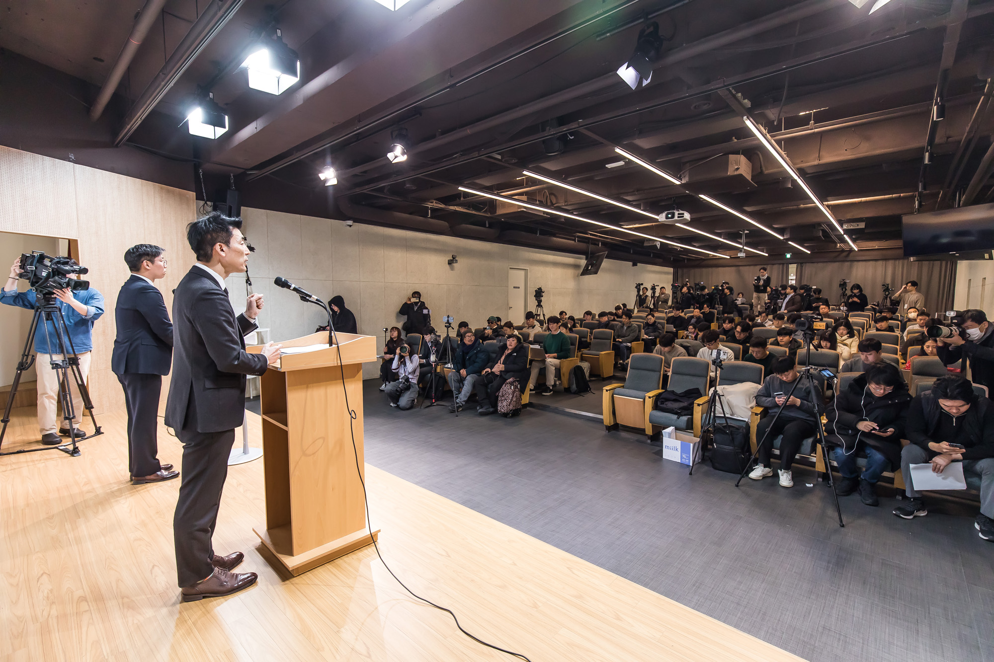사회;정치;사건사고;계엄;12·3 비상계엄;내란사태;김용현전국방부장관;김용현변호인단기자회견;이하상;유승수;한국컨퍼런스센터
