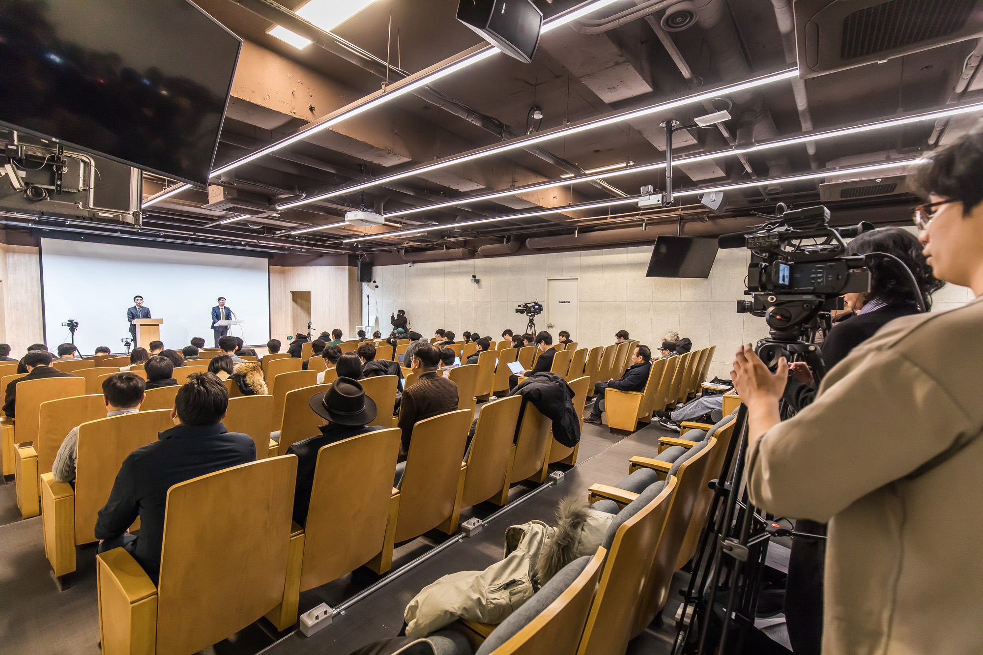 사회;정치;사건사고;계엄;12·3 비상계엄;내란사태;김용현전국방부장관;김용현변호인단기자회견;이하상;유승수;한국컨퍼런스센터