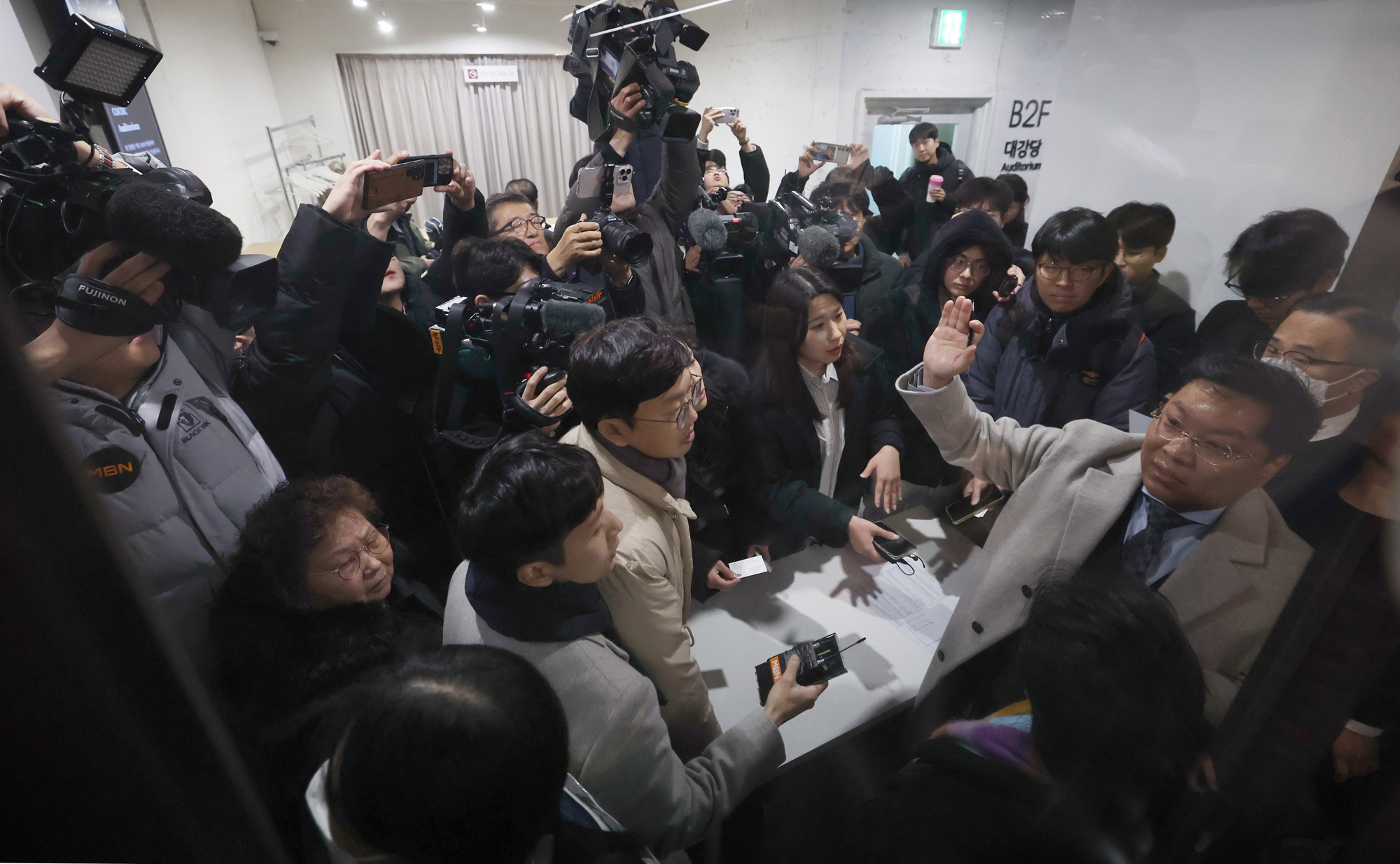 사회;정치;사건사고;계엄;12·3 비상계엄;내란사태;김용현전국방부장관;김용현변호인단기자회견;이하상;유승수;한국컨퍼런스센터