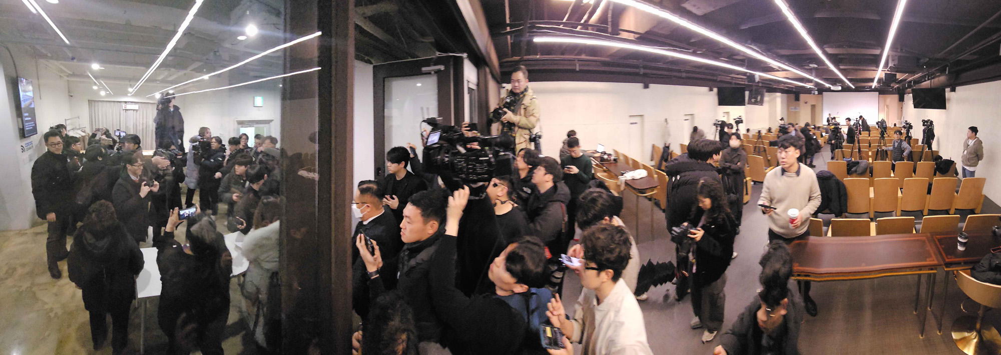 사회;정치;사건사고;계엄;12·3 비상계엄;내란사태;김용현전국방부장관;김용현변호인단기자회견;이하상;유승수;한국컨퍼런스센터