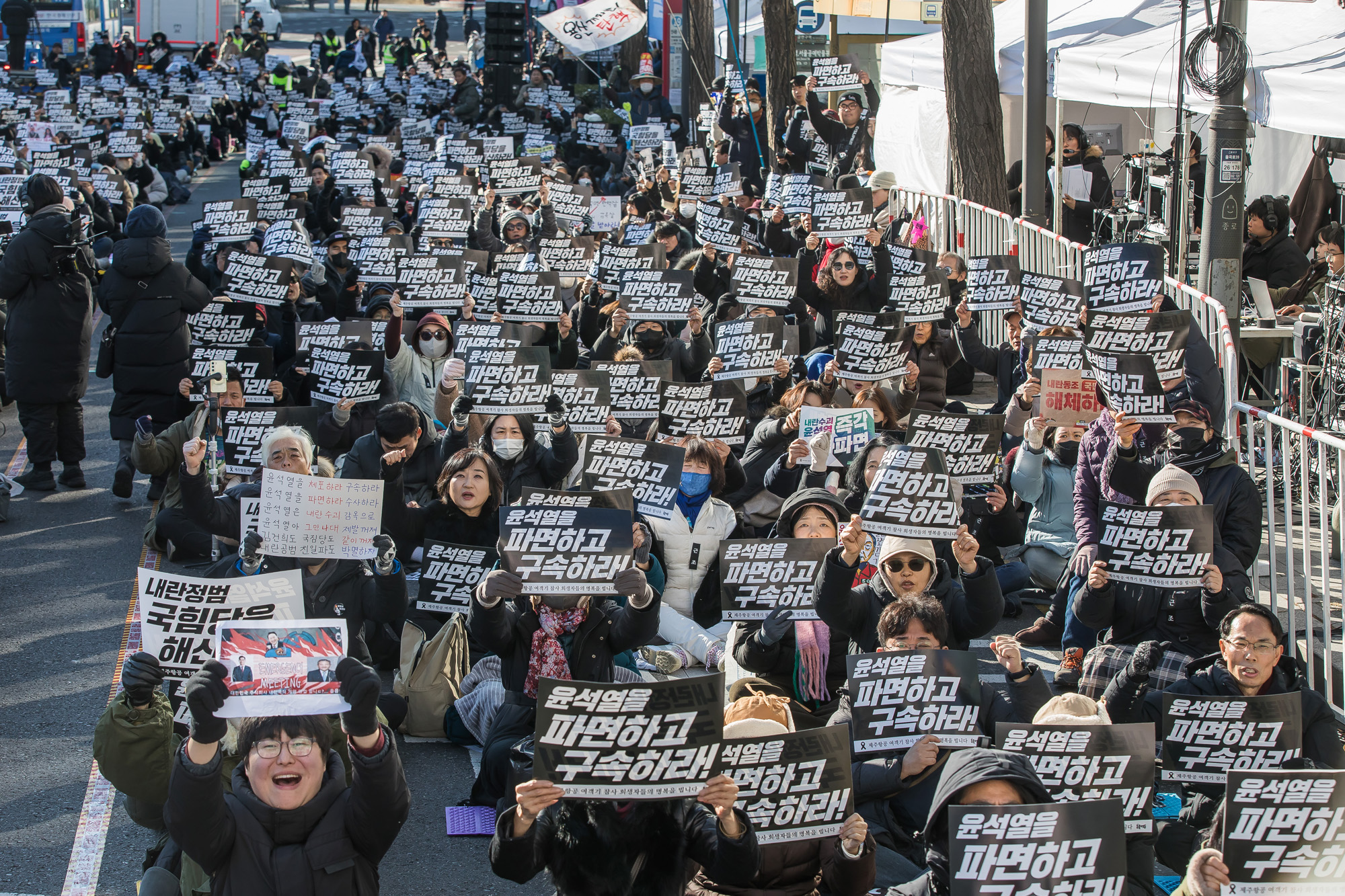 사회;집회;시위;촛불집회;촛불문화제;촛불행동;윤석열규탄;윤석열탄핵촉구;윤석열탄핵촉구촛불문화제;헌법재판소인근촛불집회