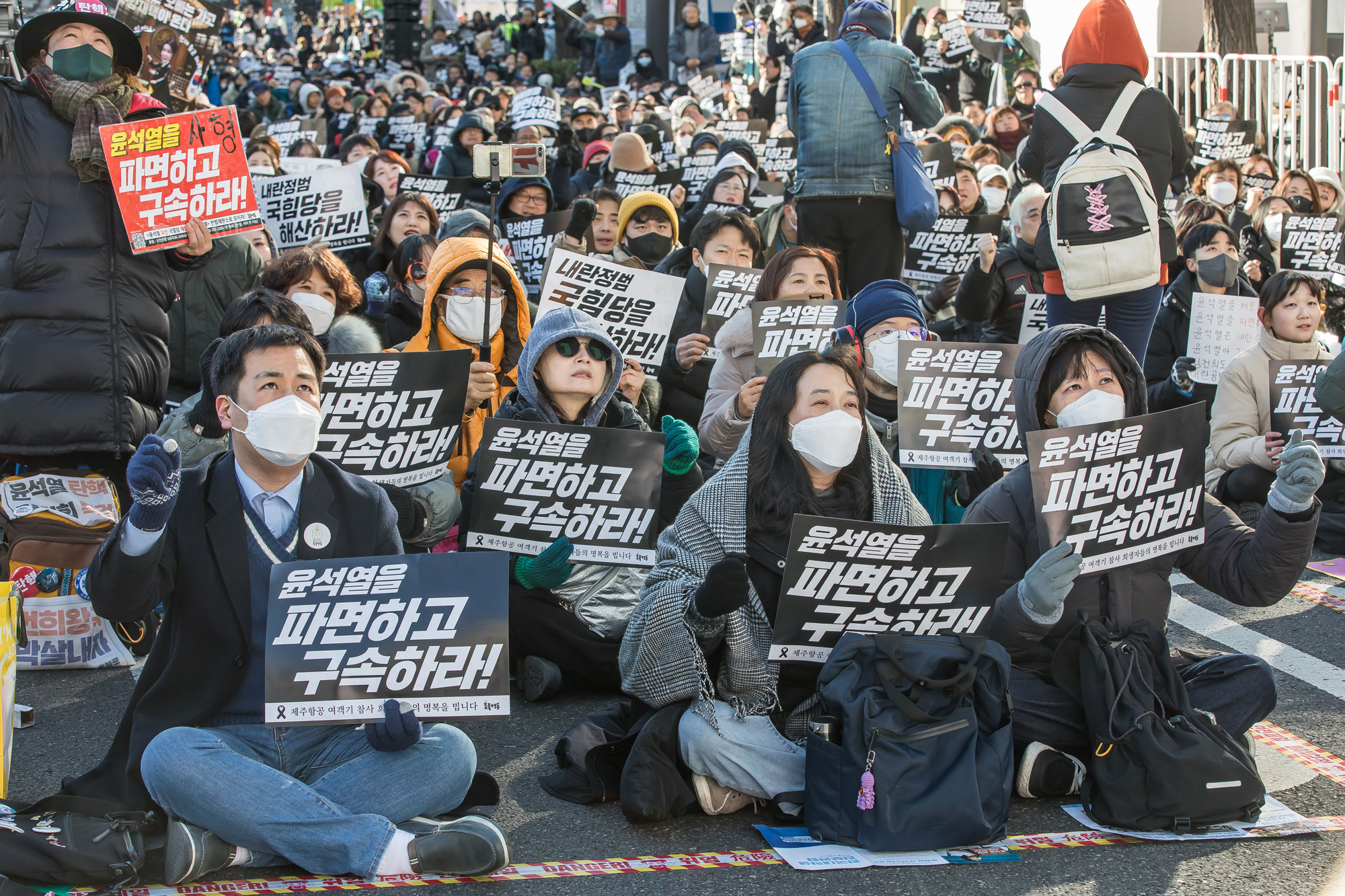 사회;집회;시위;촛불집회;촛불문화제;촛불행동;윤석열규탄;윤석열탄핵촉구;윤석열탄핵촉구촛불문화제;헌법재판소인근촛불집회