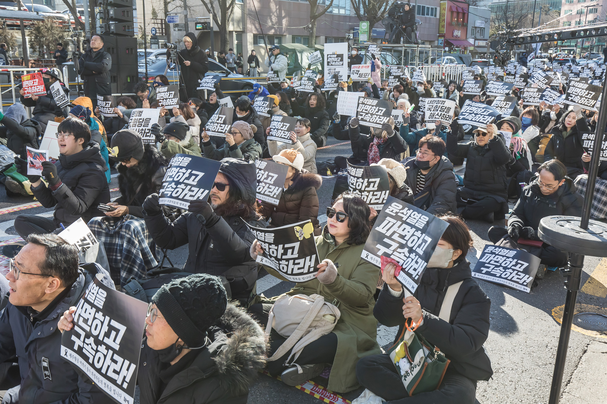 사회;집회;시위;촛불집회;촛불문화제;촛불행동;윤석열규탄;윤석열탄핵촉구;윤석열탄핵촉구촛불문화제;헌법재판소인근촛불집회
