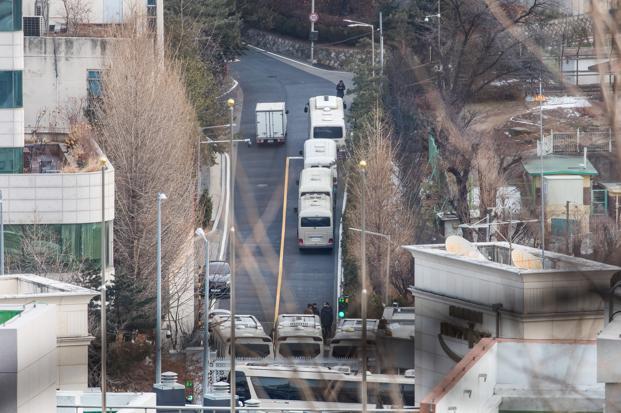 사회;사건사고;12.3계엄사태;내란수괴;윤석열;윤석열대통령관저;한남동대통령관저;한남동관저스케치;윤석열체포영장재발부