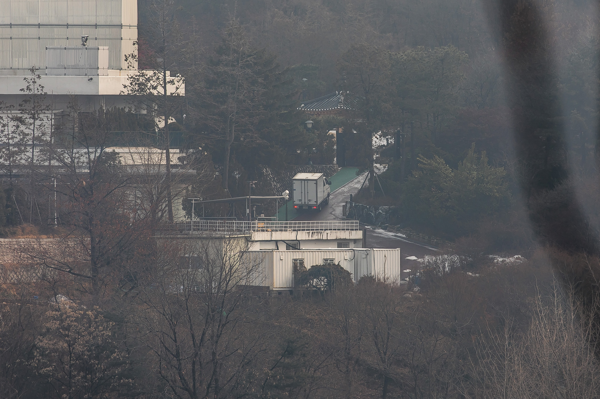 사회;사건사고;12.3계엄사태;내란수괴;윤석열;윤석열대통령관저;한남동대통령관저;한남동관저스케치;윤석열체포영장재발부