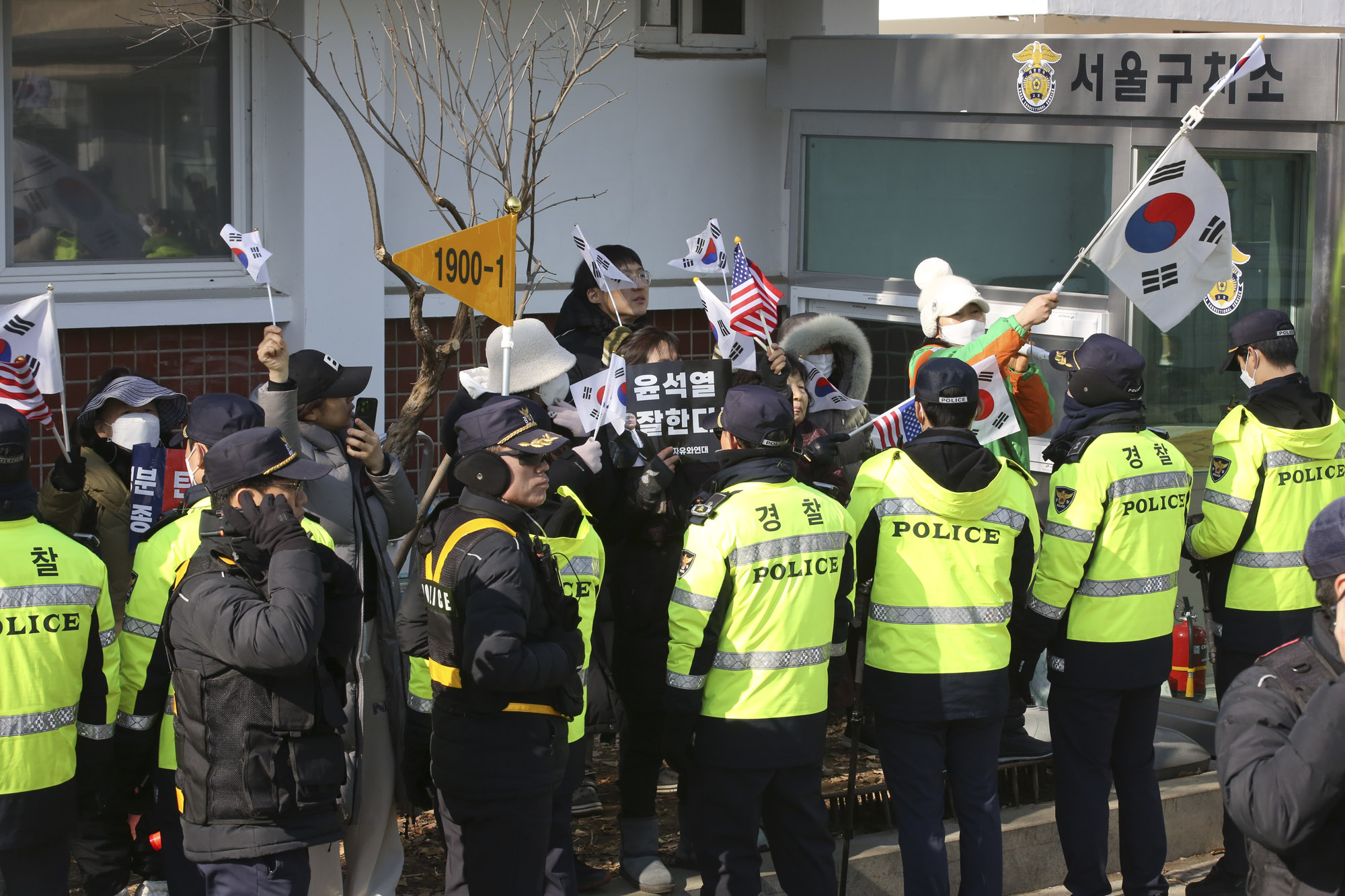 윤석열;윤석열서울구치소;윤석열구속;윤석열헌재출석;윤석열서울구치소출발;윤석열호송차