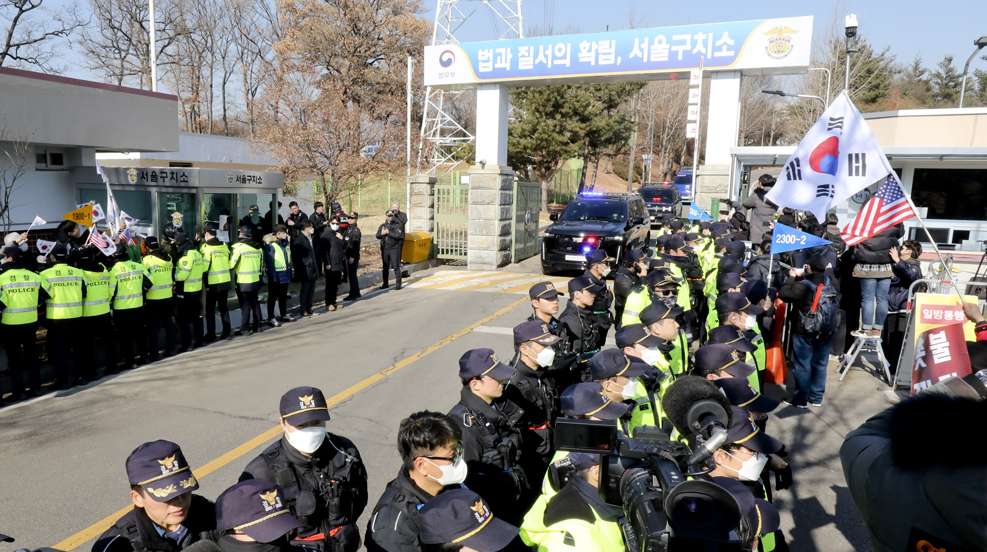 윤석열;윤석열서울구치소;윤석열구속;윤석열헌재출석;윤석열서울구치소출발;윤석열호송차