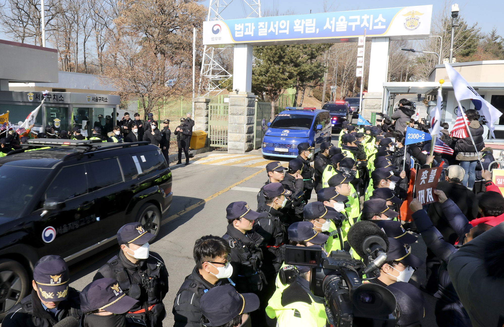 윤석열;윤석열서울구치소;윤석열구속;윤석열헌재출석;윤석열서울구치소출발;윤석열호송차