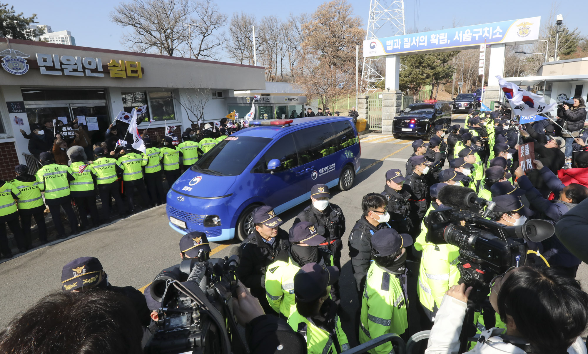 윤석열;윤석열서울구치소;윤석열구속;윤석열헌재출석;윤석열서울구치소출발;윤석열호송차