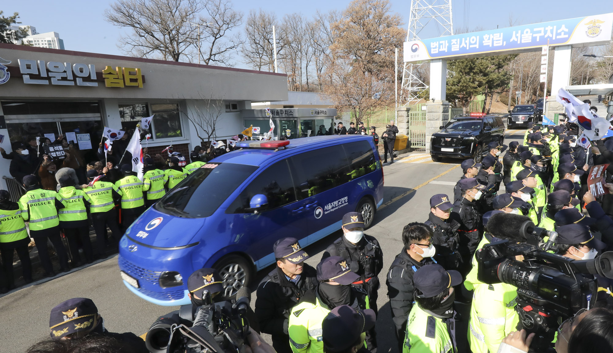 윤석열;윤석열서울구치소;윤석열구속;윤석열헌재출석;윤석열서울구치소출발;윤석열호송차
